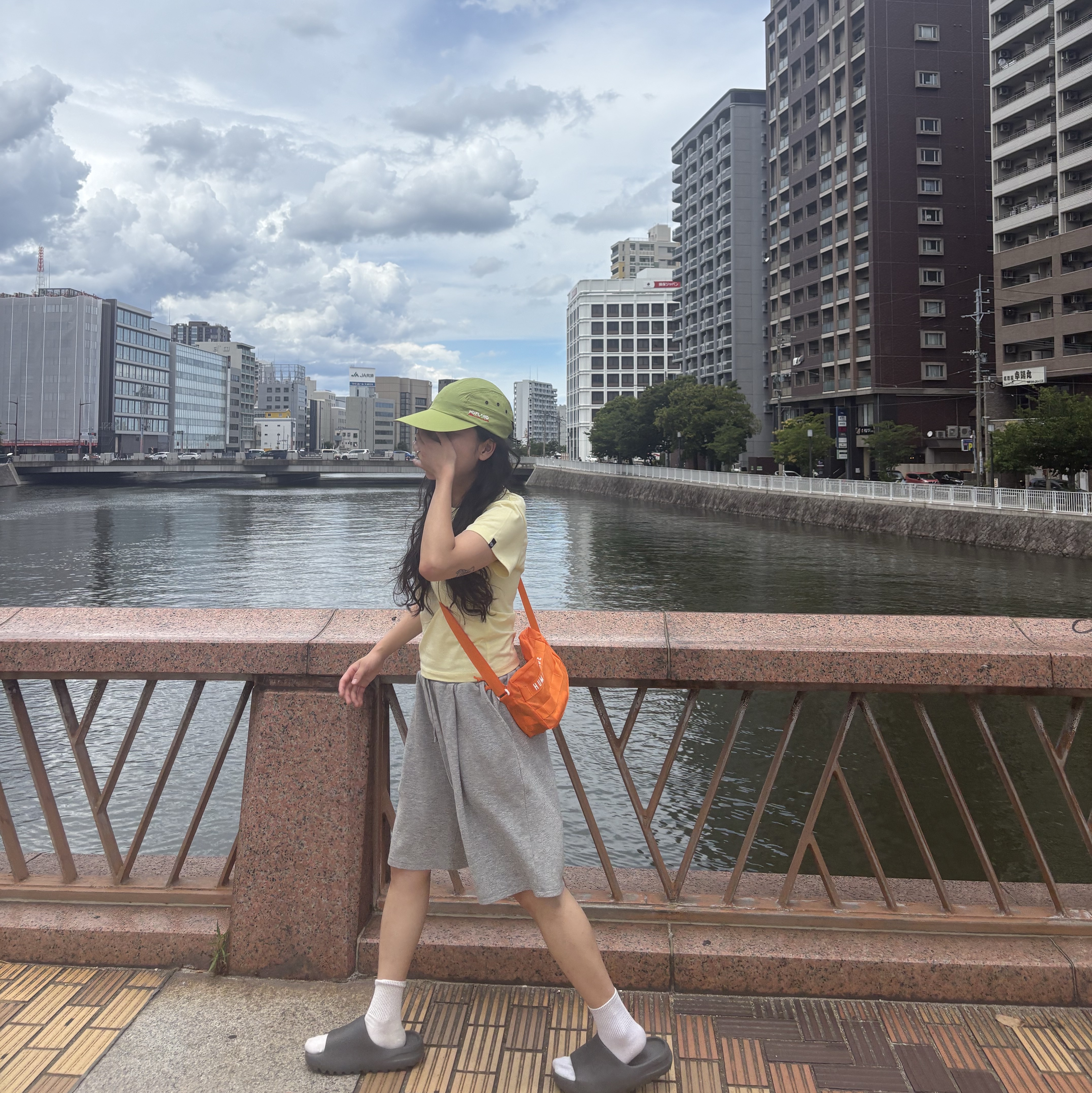 Human Made Packable Light Pouch Orange 착용 스타일