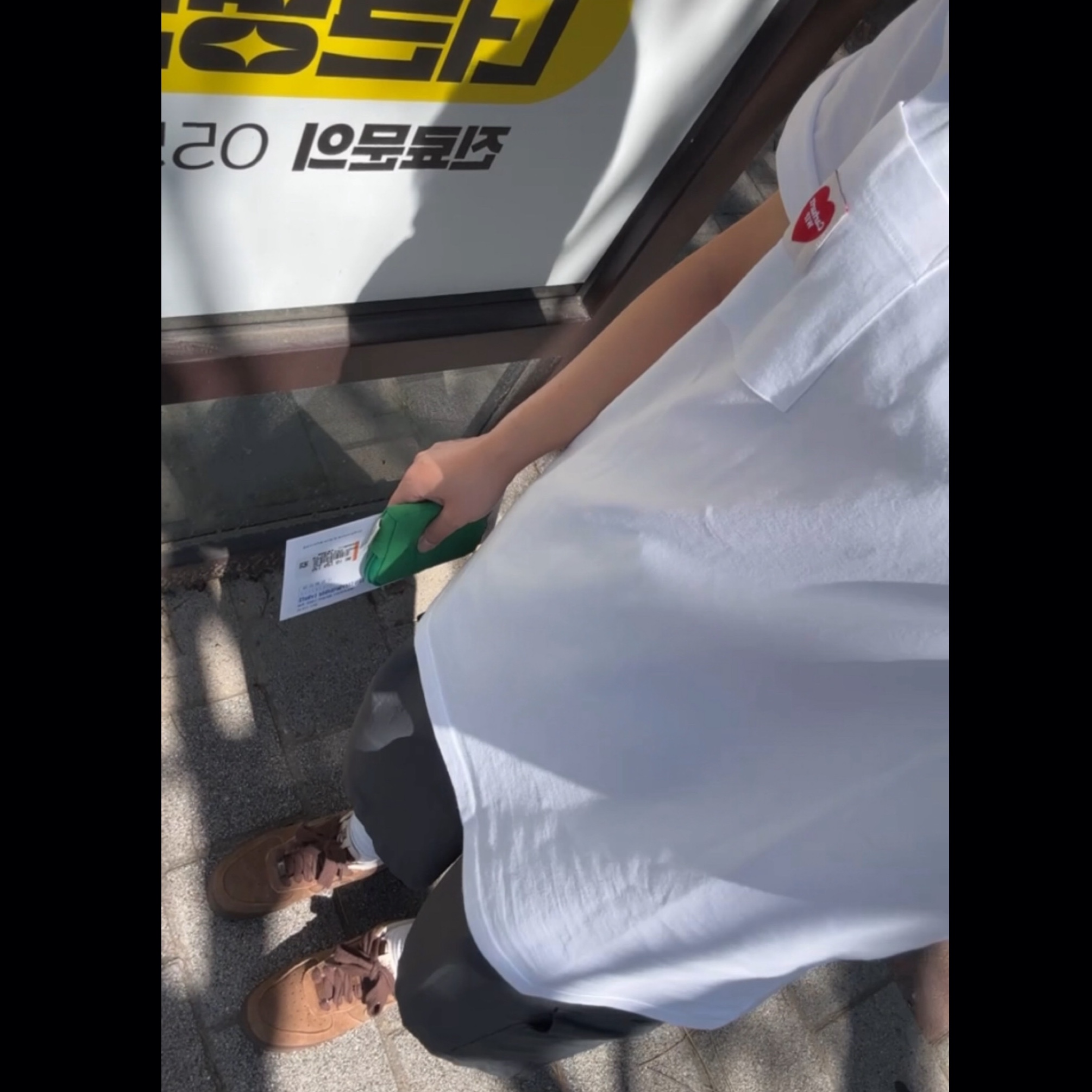 Carhartt WIP Pocket Heart T-Shirt White, (W) Nike Air Force 1 '07 Cacao Wow 착용 스타일