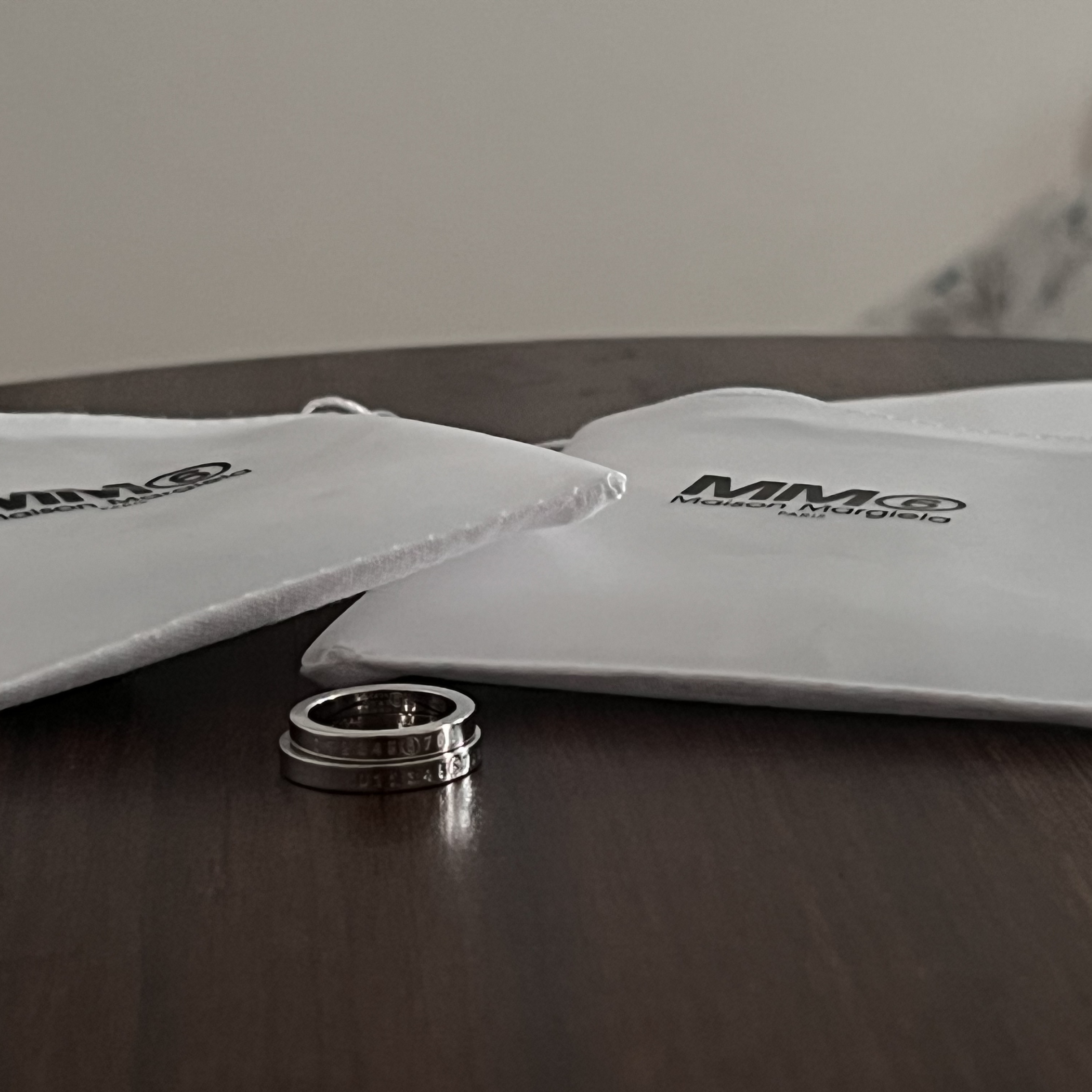 (W) MM6 Maison Margiela Numeric Minimal Signature Ring Silver Palladium 착용 스타일 - 1
