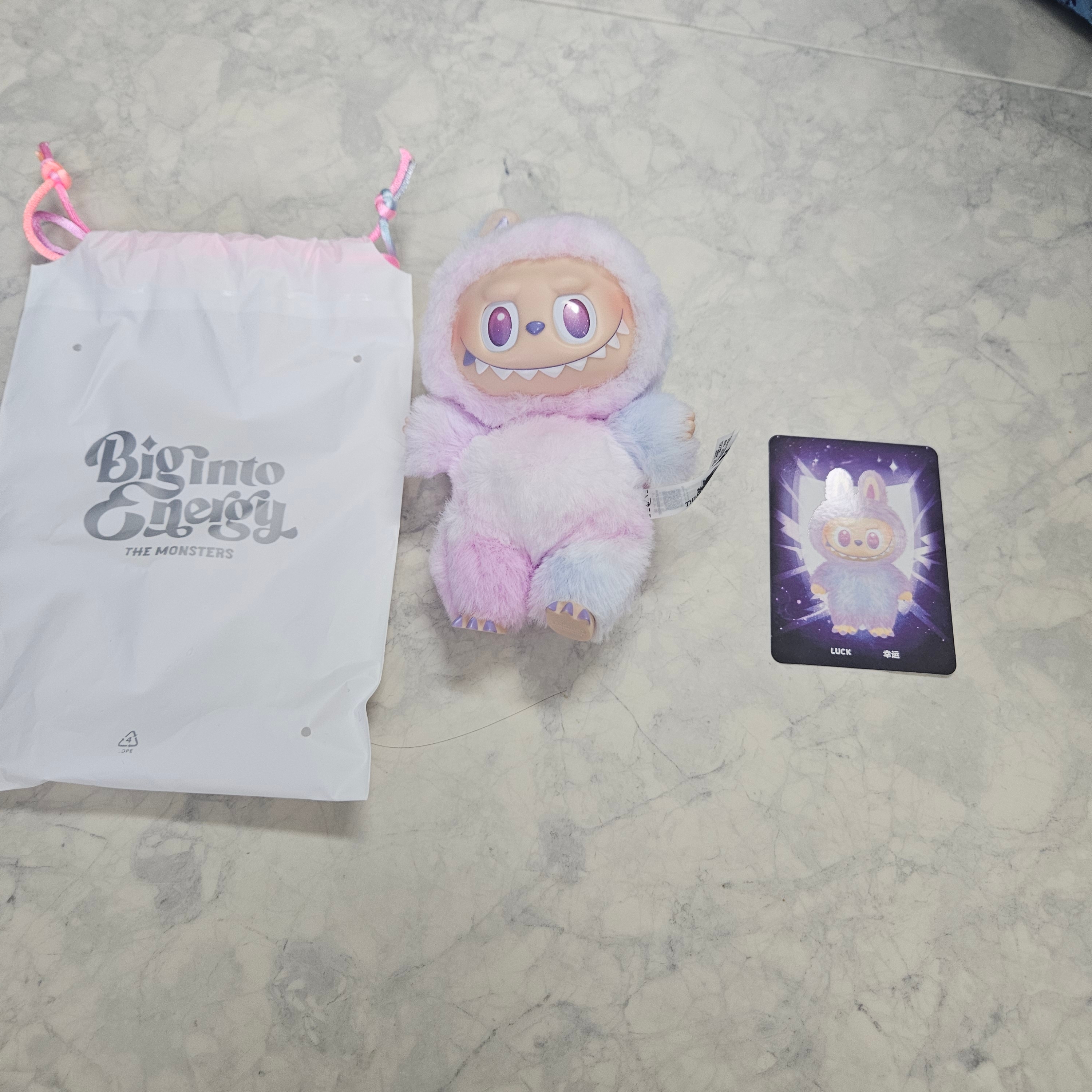 Pop Mart Labubu The Monsters Highlight Series Sealed Case (1 Blind Box) 착용 스타일 - 2