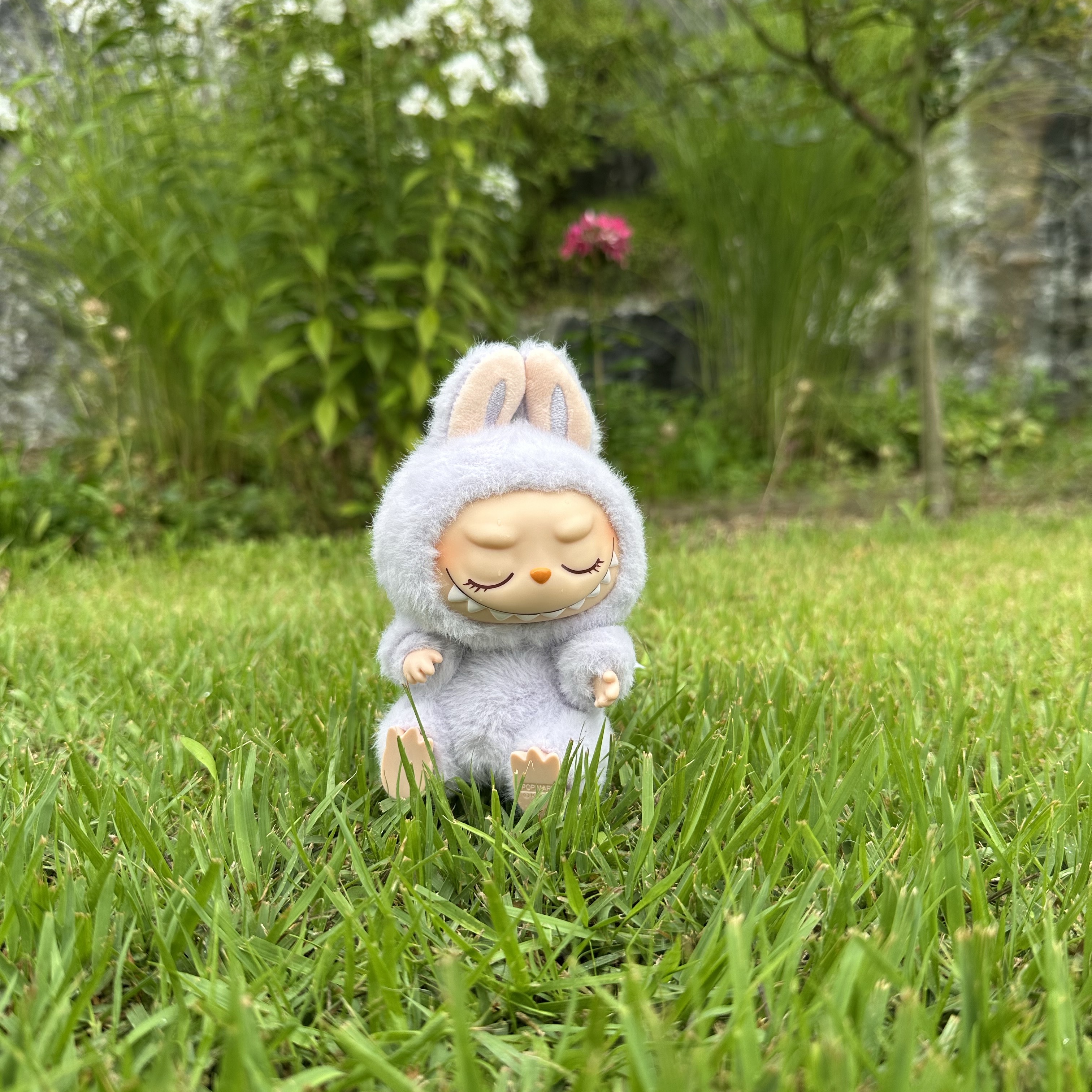 Pop Mart Labubu Let's Play Together Doll Series Zizi Keyring (Opened Case) 착용 스타일