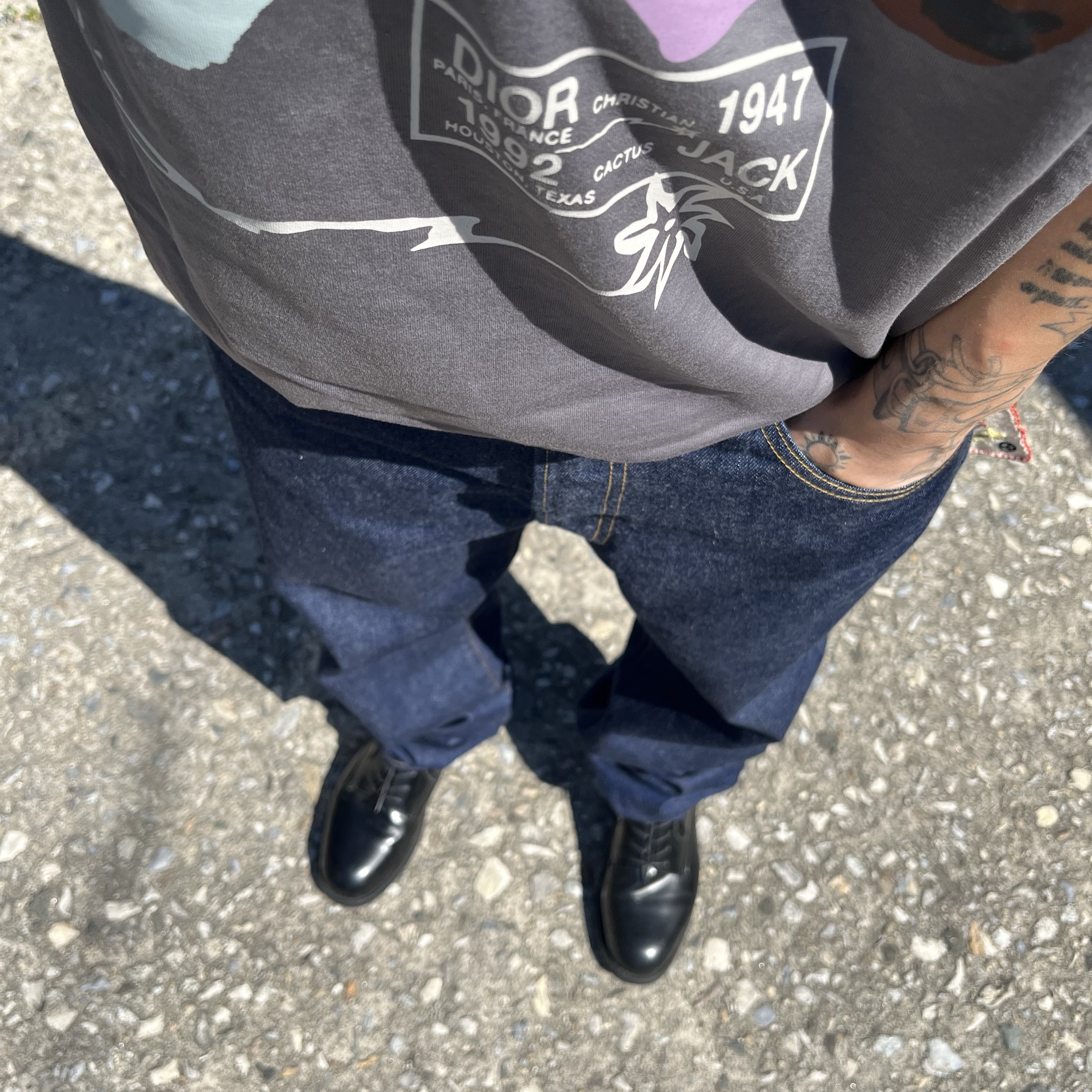 Levi's Bluetab 1980's 501 Jeans Dark Wash 착용 스타일 - 1
