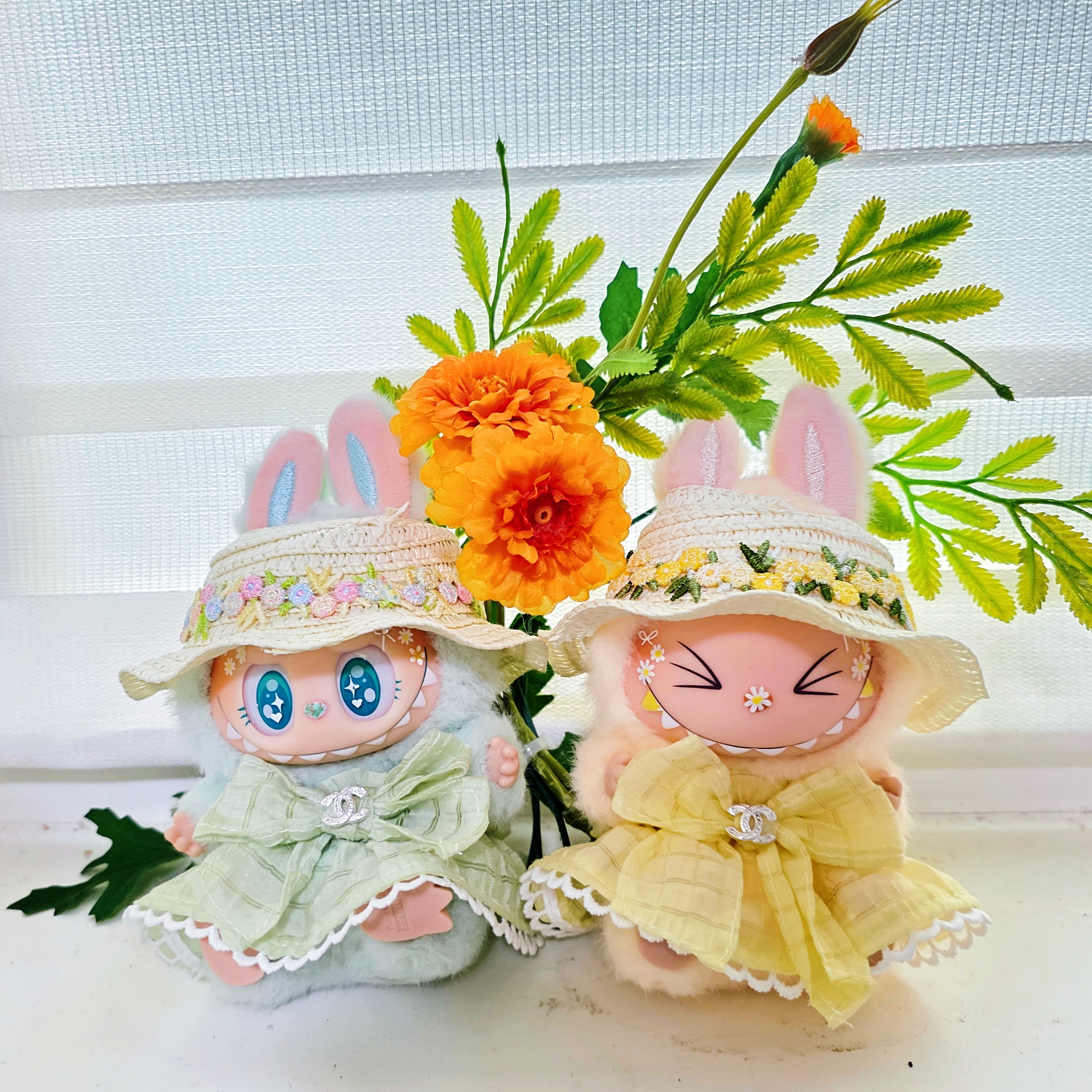 Pop Mart Labubu Let's Play Together Doll Series Ququ Keyring (Opened Case), Pop Mart Labubu Let's Play Together Doll Series Sisi Keyring (Opened Case) 착용 스타일