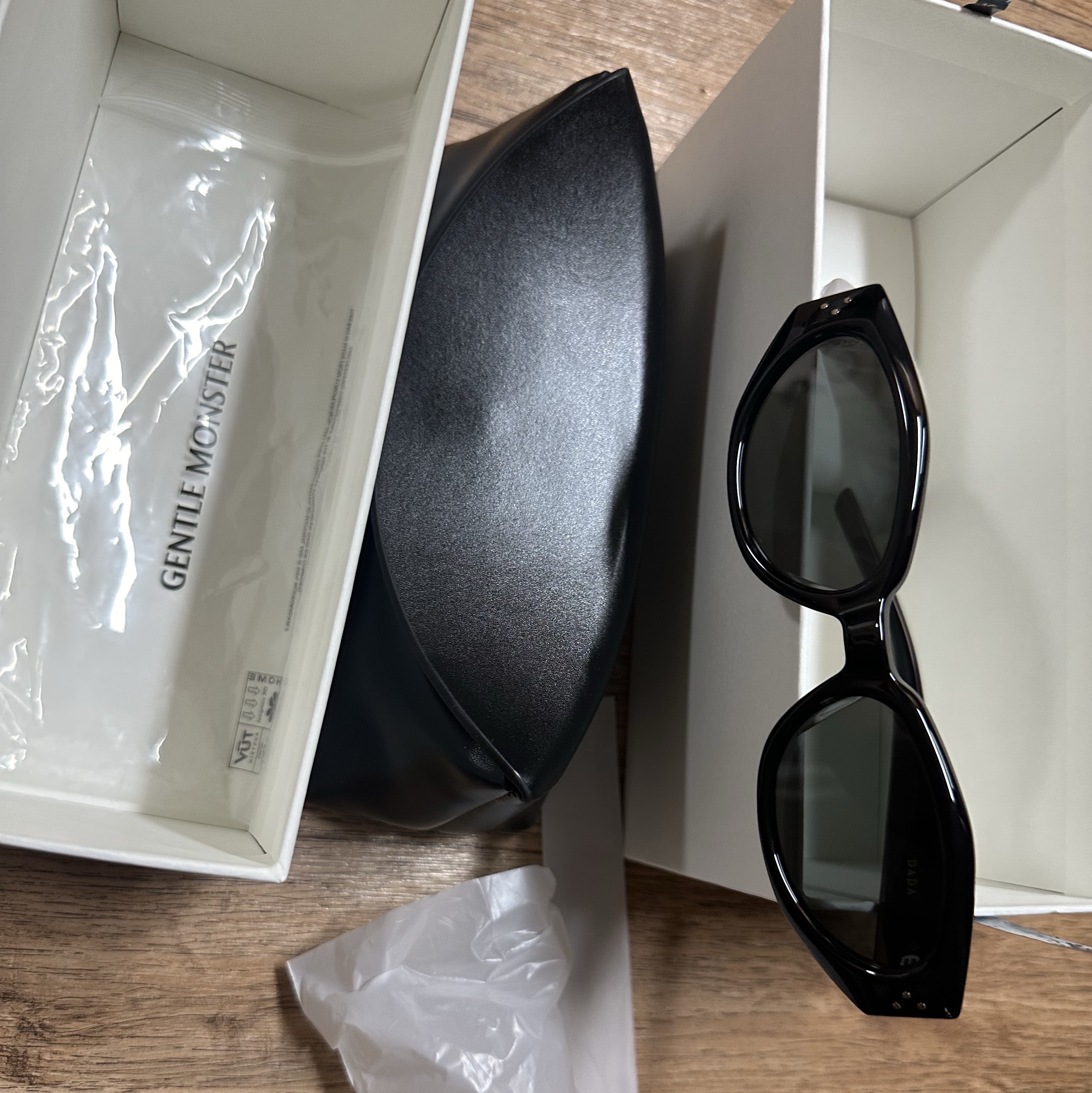 Gentle Monster Dada 01 Black 착용 스타일
