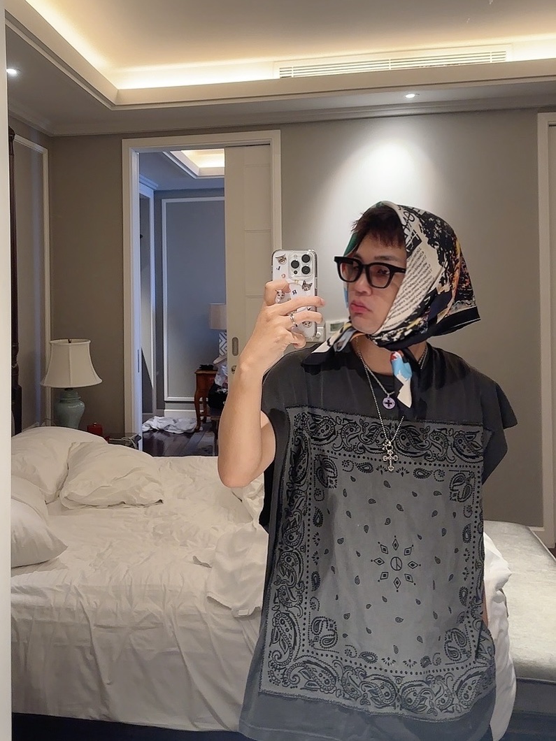 Gentle Monster South Side N 01 BRG Black Brown, Peaceminusone Bandana Sleeveless Charcoal 착용 스타일 - 2