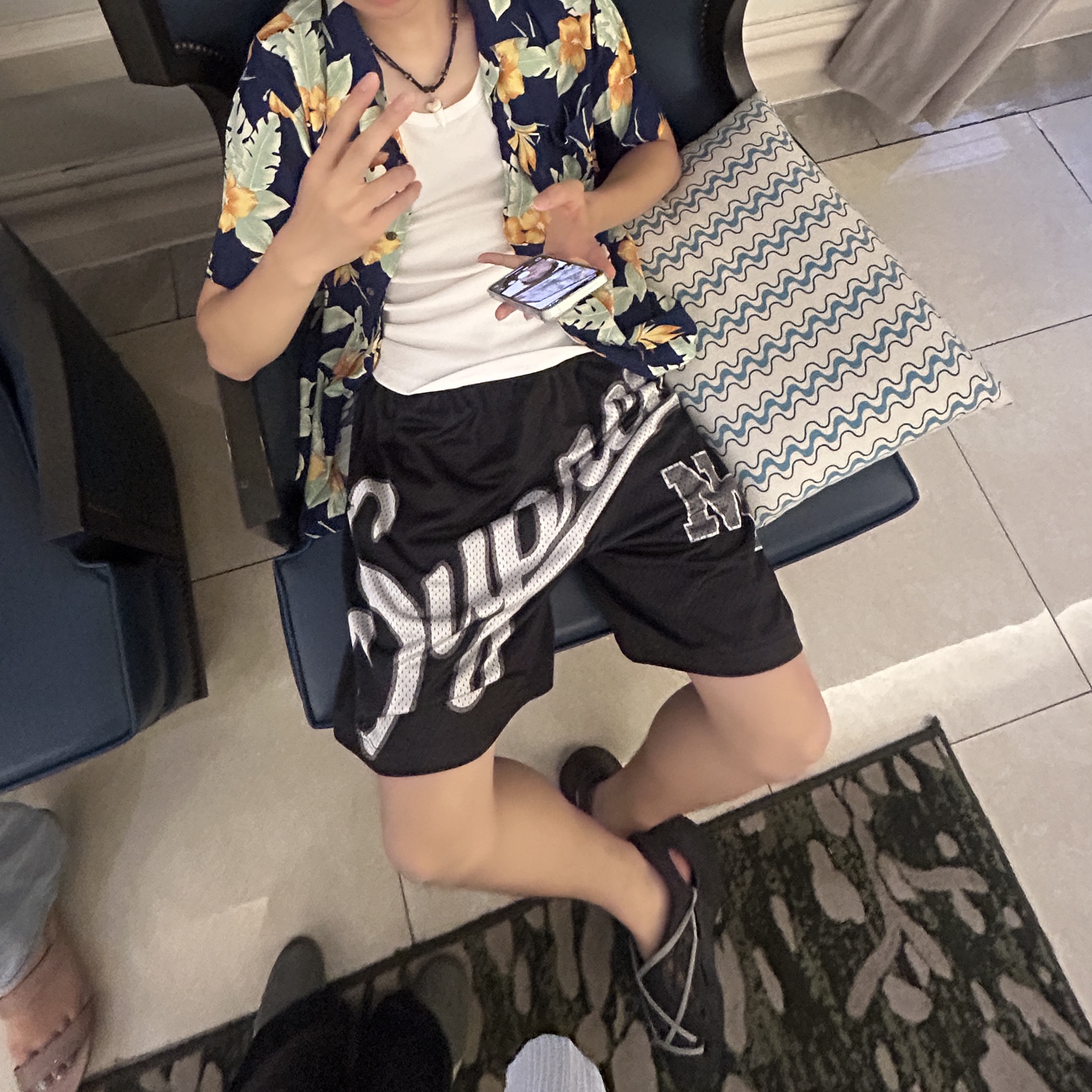 Supreme Big Script Mesh Short Black - 24SS, Adidas Yeezy Foam RNNR Onyx 착용 스타일 - 2