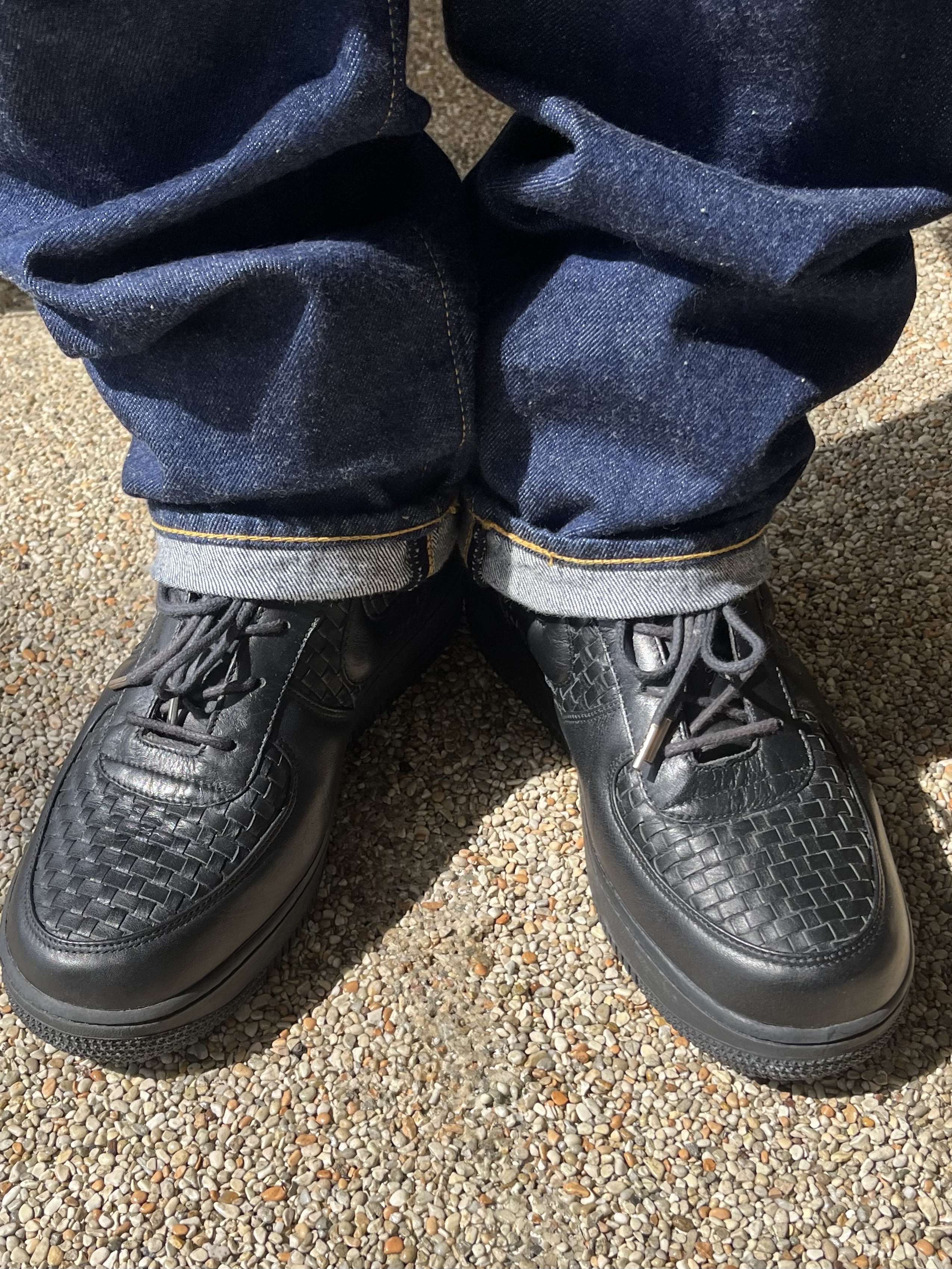 Nike Air Force 1 High Lux Triple Black 착용 스타일 - 2