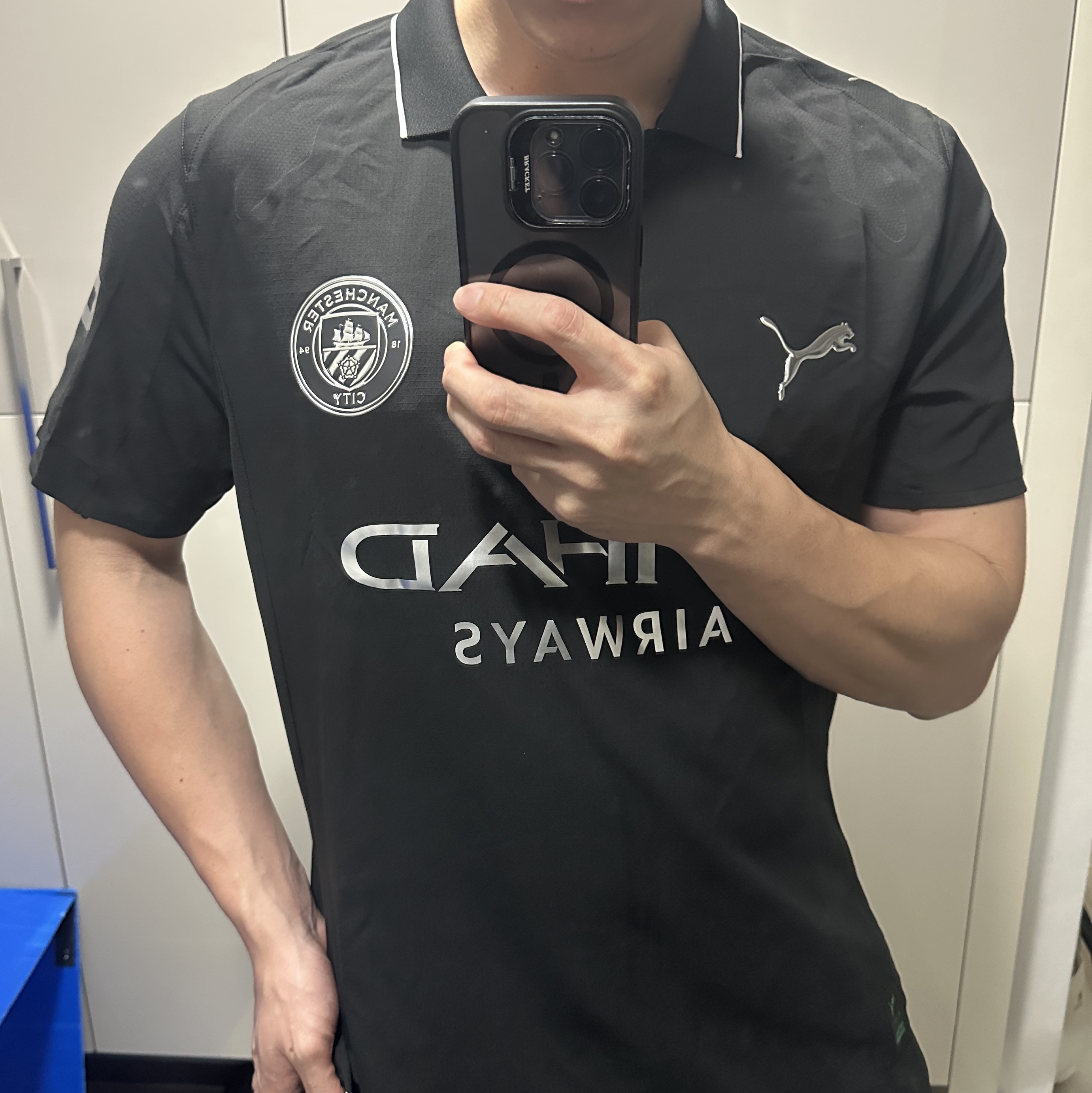 Puma Manchester City 2025/26 Away Authentic Jersey Black (Non Marking Ver.), Puma Manchester City 2025/26 Away Replica Jersey Black (Non Marking Ver.) 착용 스타일