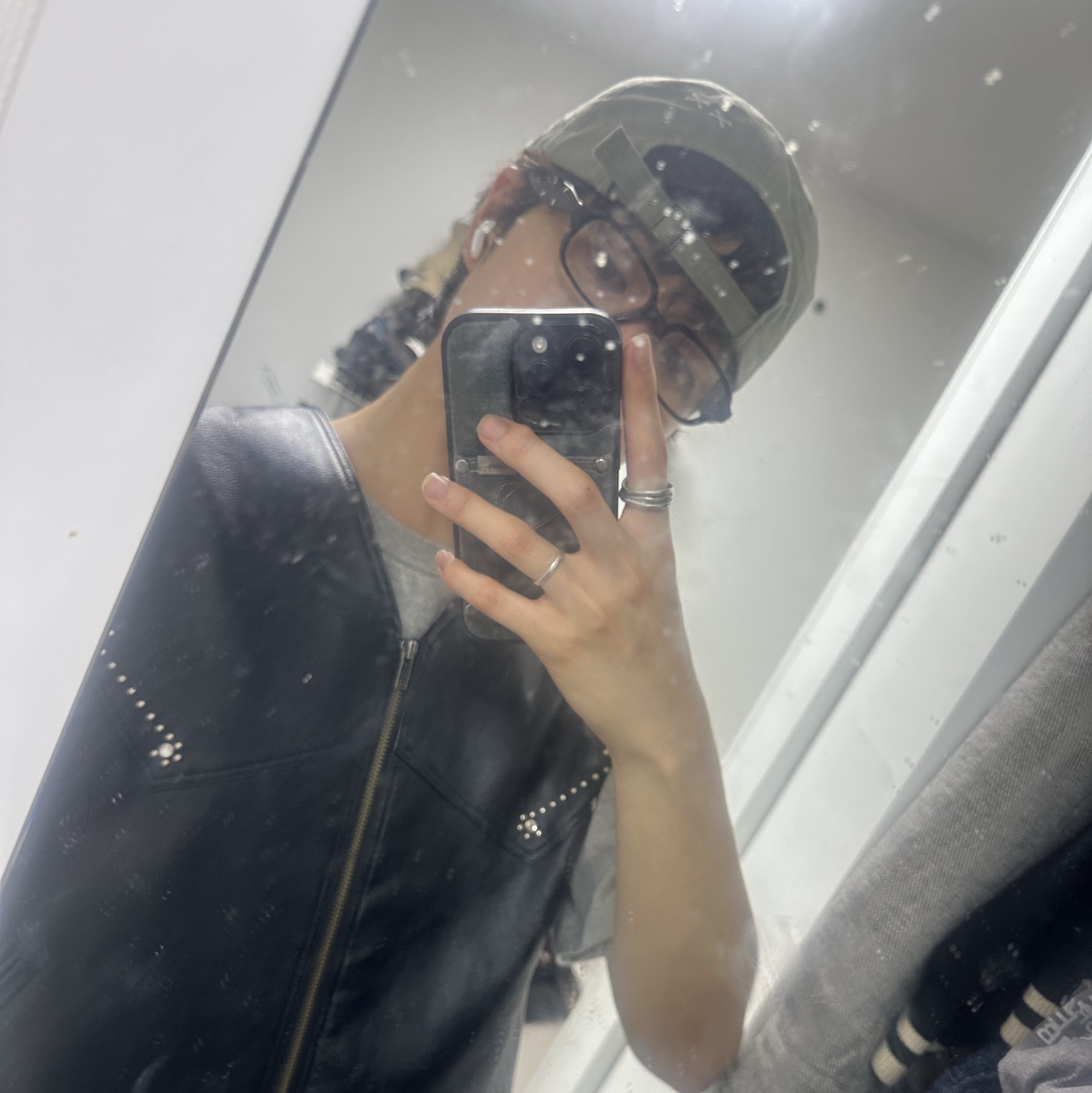 Gentle Monster x Maison Margiela MM210 Black Clear, Aoiro 6-Panel Bone A/N Cap Olive 착용 스타일
