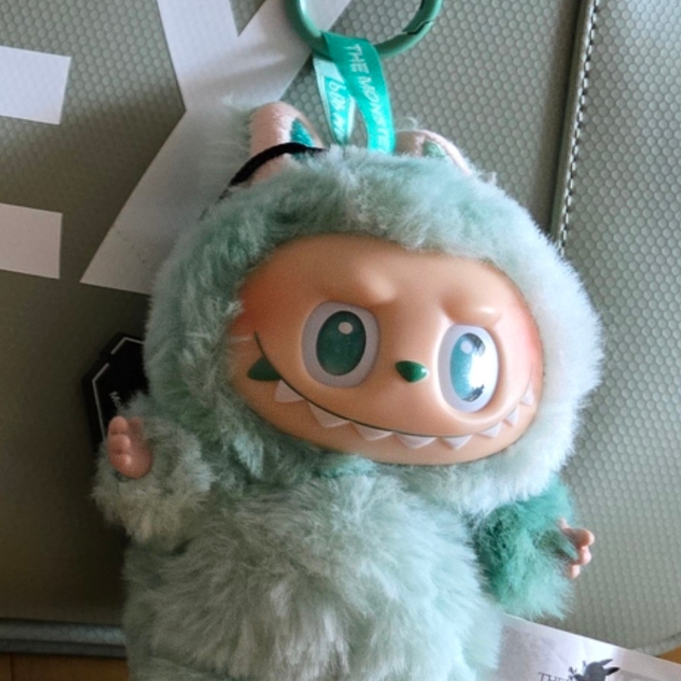 Pop Mart Labubu The Monsters Highlight Series Serenity Keyring (Opened Case) 착용 스타일 - 1