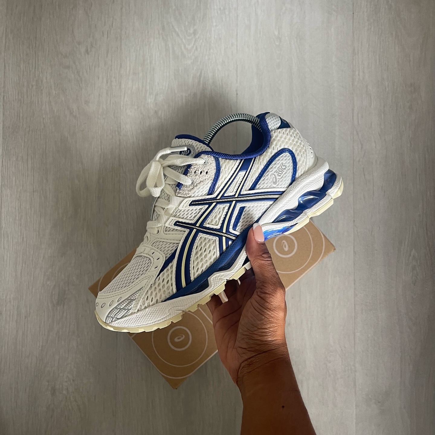 Asics x END. Gel-Nimbus 10.1 Snow White Sodalite Blue 착용 스타일 - 1