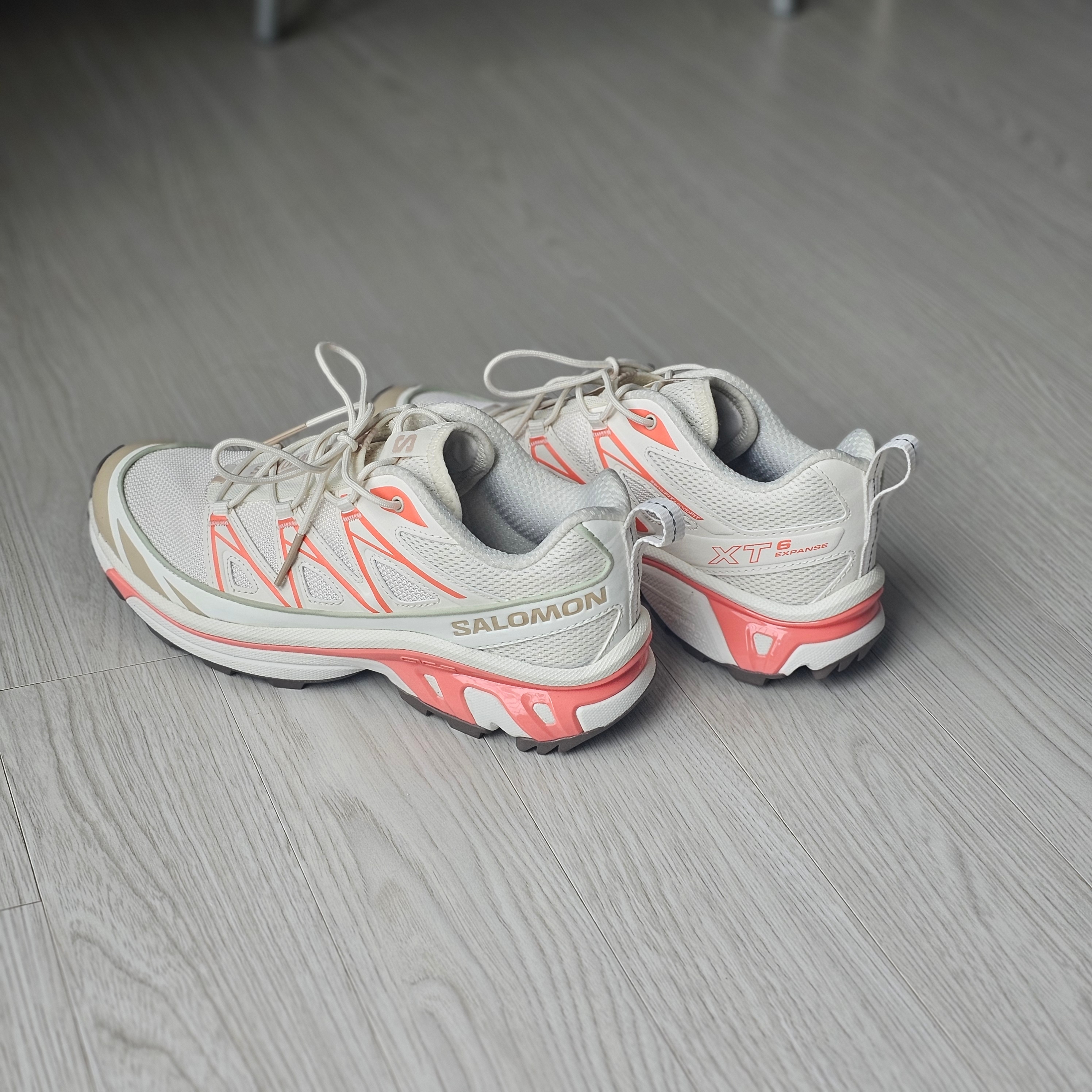 Salomon XT-6 Expanse Vanila Ice Cement 착용 스타일 - 2