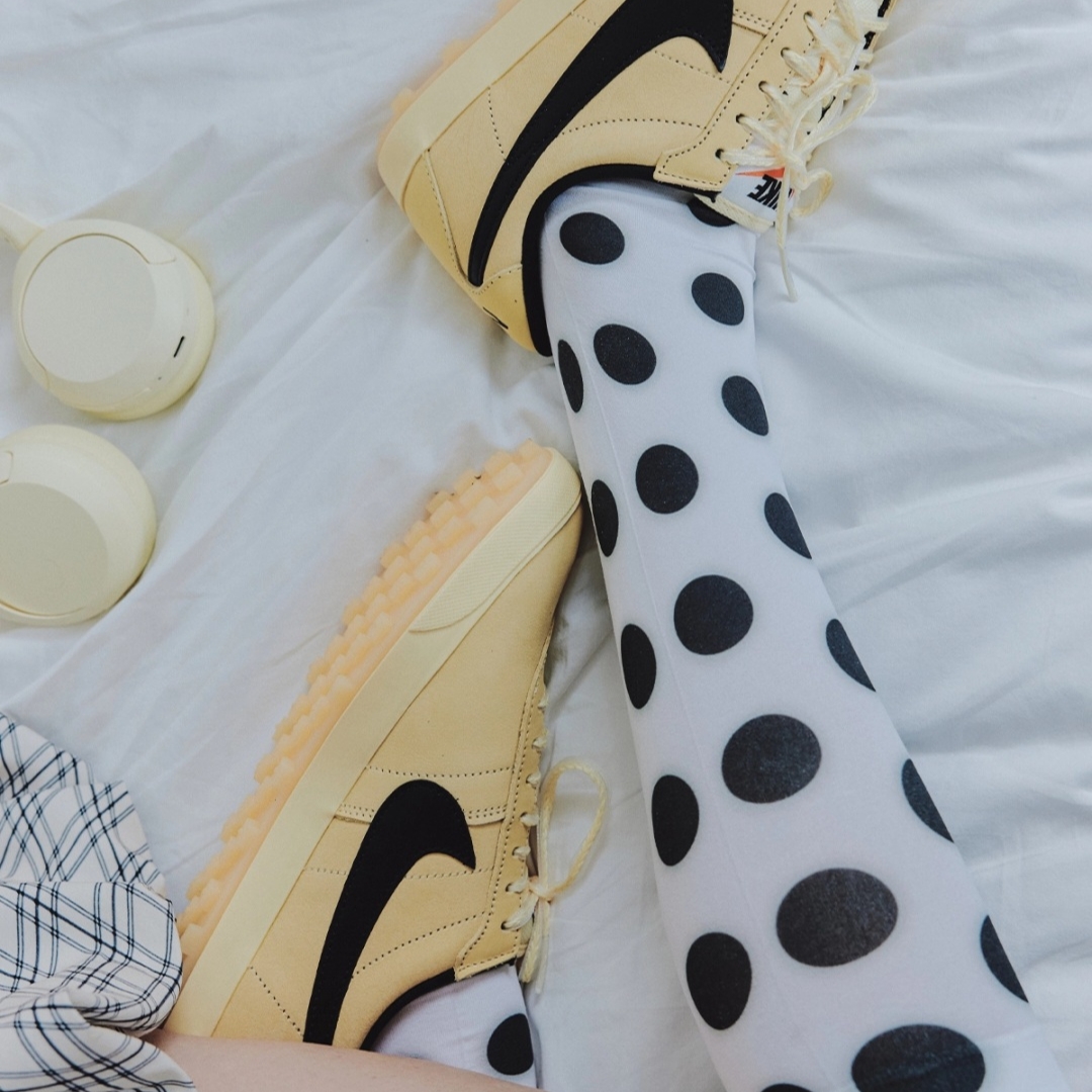 Nike Astrograbber Soft Yellow and Black 착용 스타일 - 4
