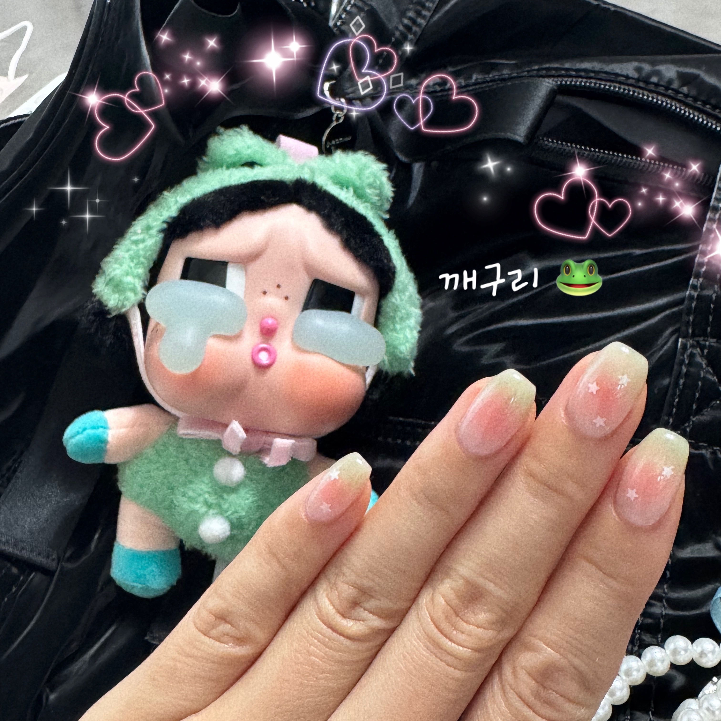 Pop Mart Crybaby Crying Again Series Plush Keyring What A Frog (Opened Case) 착용 스타일