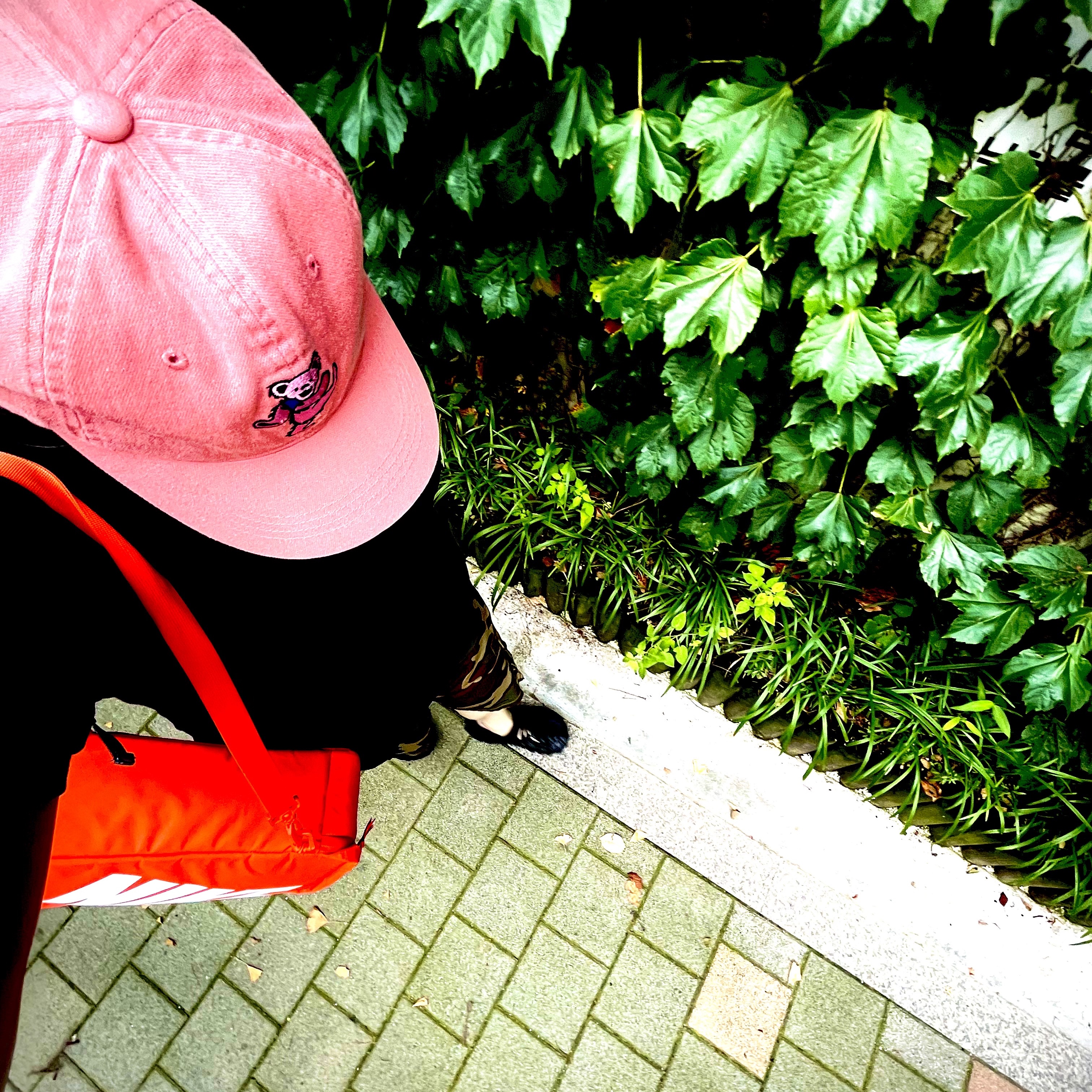 Thisisneverthat x Grateful Dead Dancing Bear Cap Dusty Pink, Crocs x Salehe Bembury Pollex Clog Sasquatch 착용 스타일 - 1