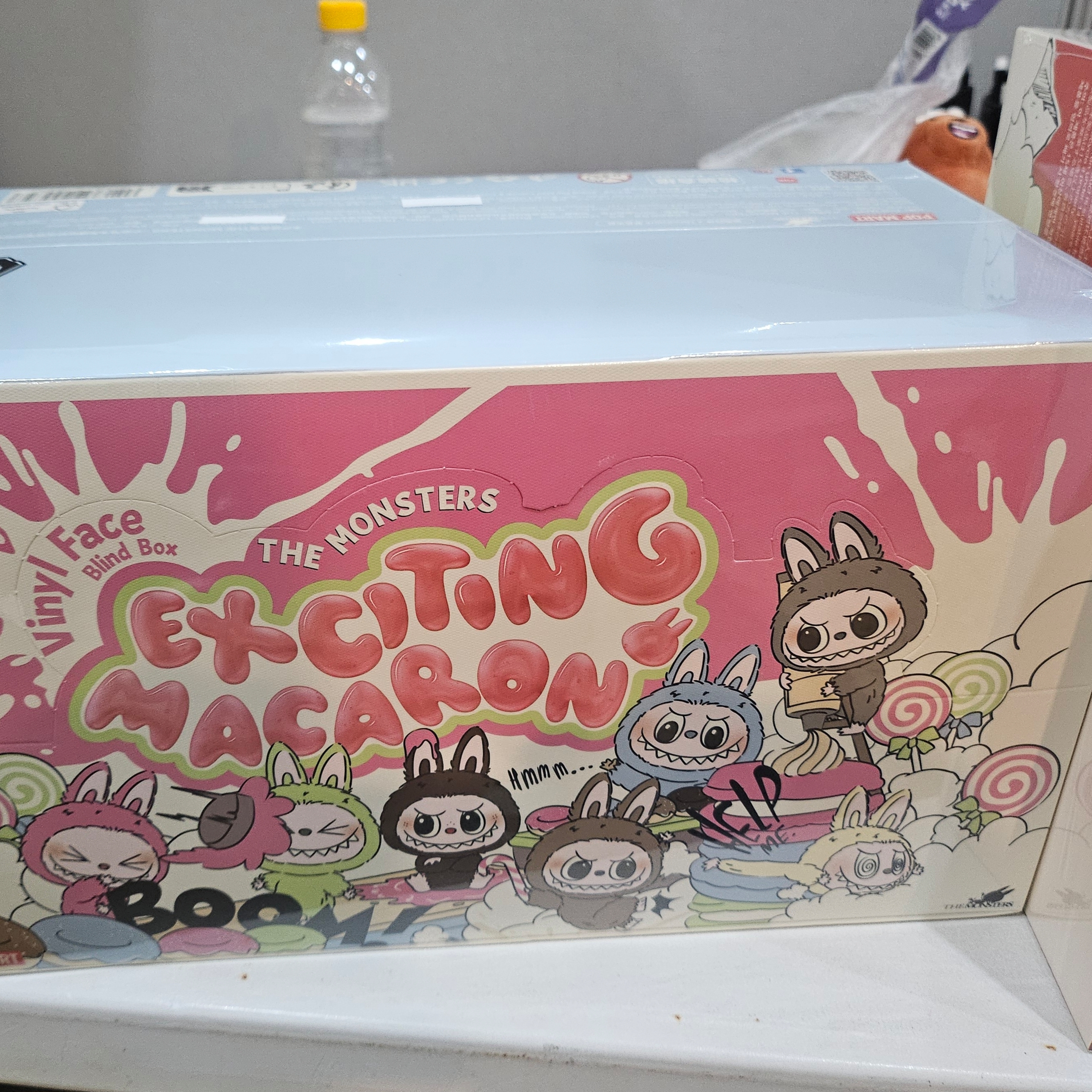 Pop Mart The Monsters Labubu Tasty Macarons Series Sealed Case (6 Blind Boxes), Pop Mart Labubu Let's Play Together Doll Series Sealed Case (6 Blind Boxes) 착용 스타일 - 2