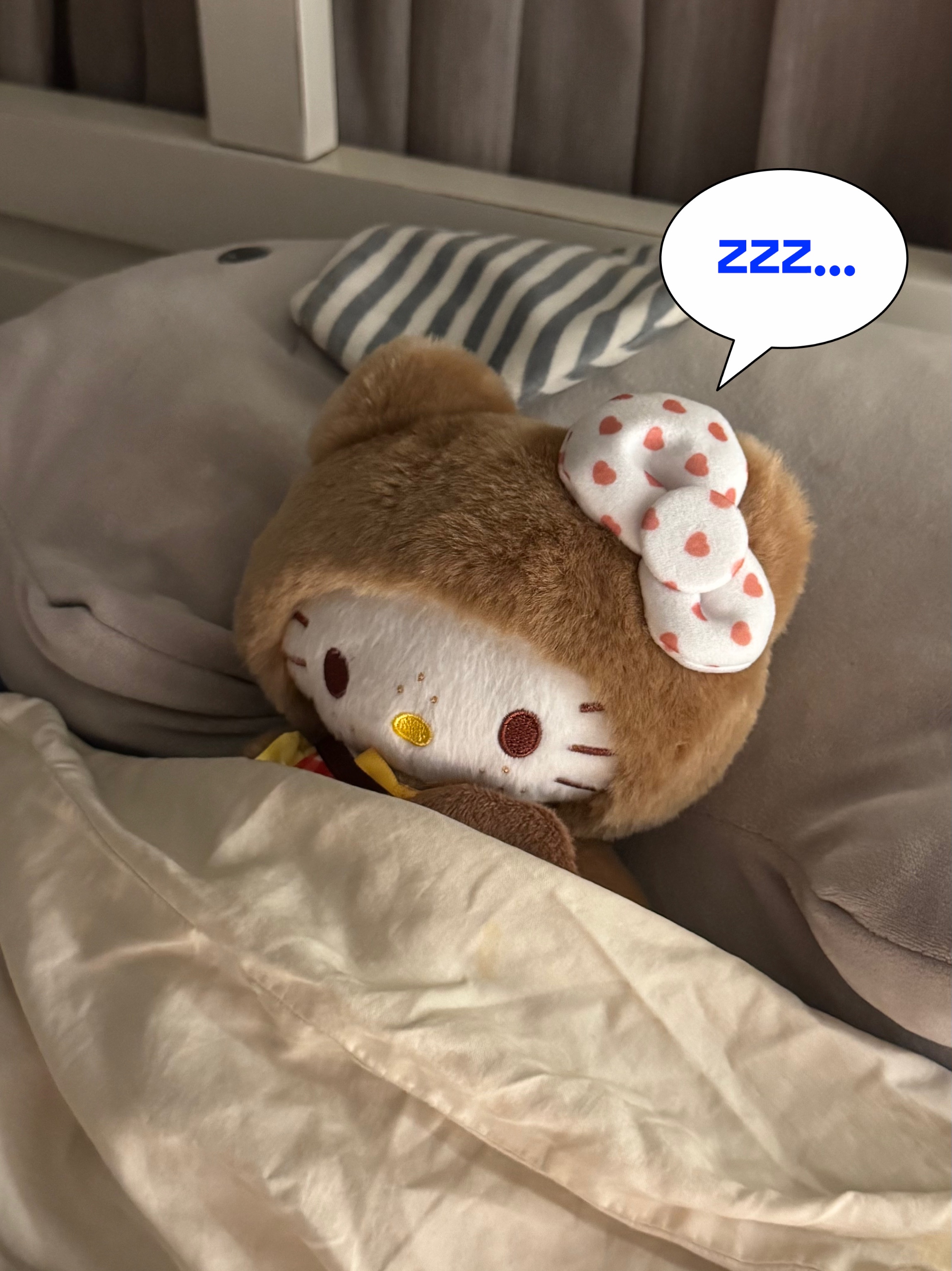 Monchhichi x Hello Kitty Gingham Check S Doll Brown 착용 스타일 - 2