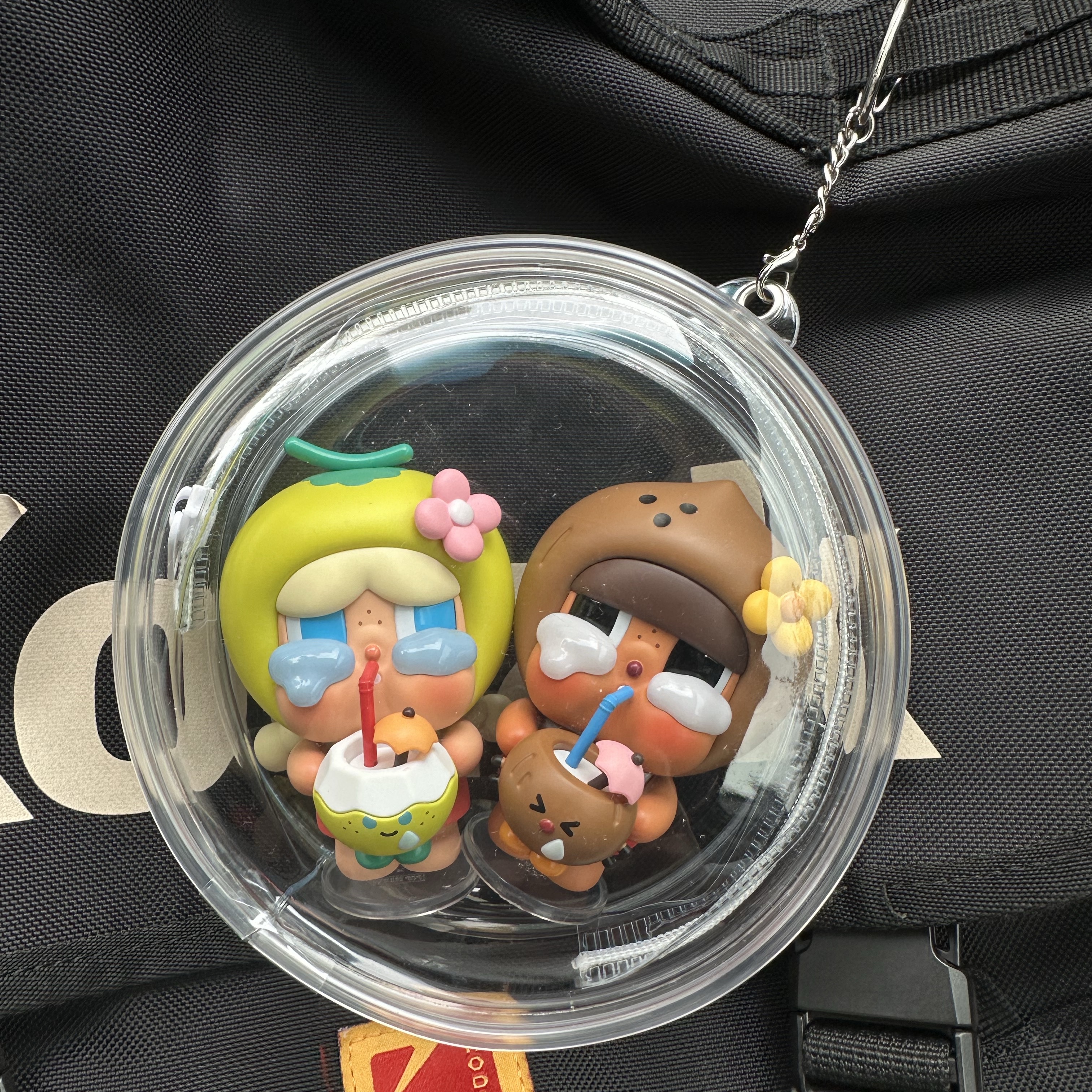 Pop Mart Crybaby Coconut Figure Green, Pop Mart Crybaby Coconut Figure Brown 착용 스타일