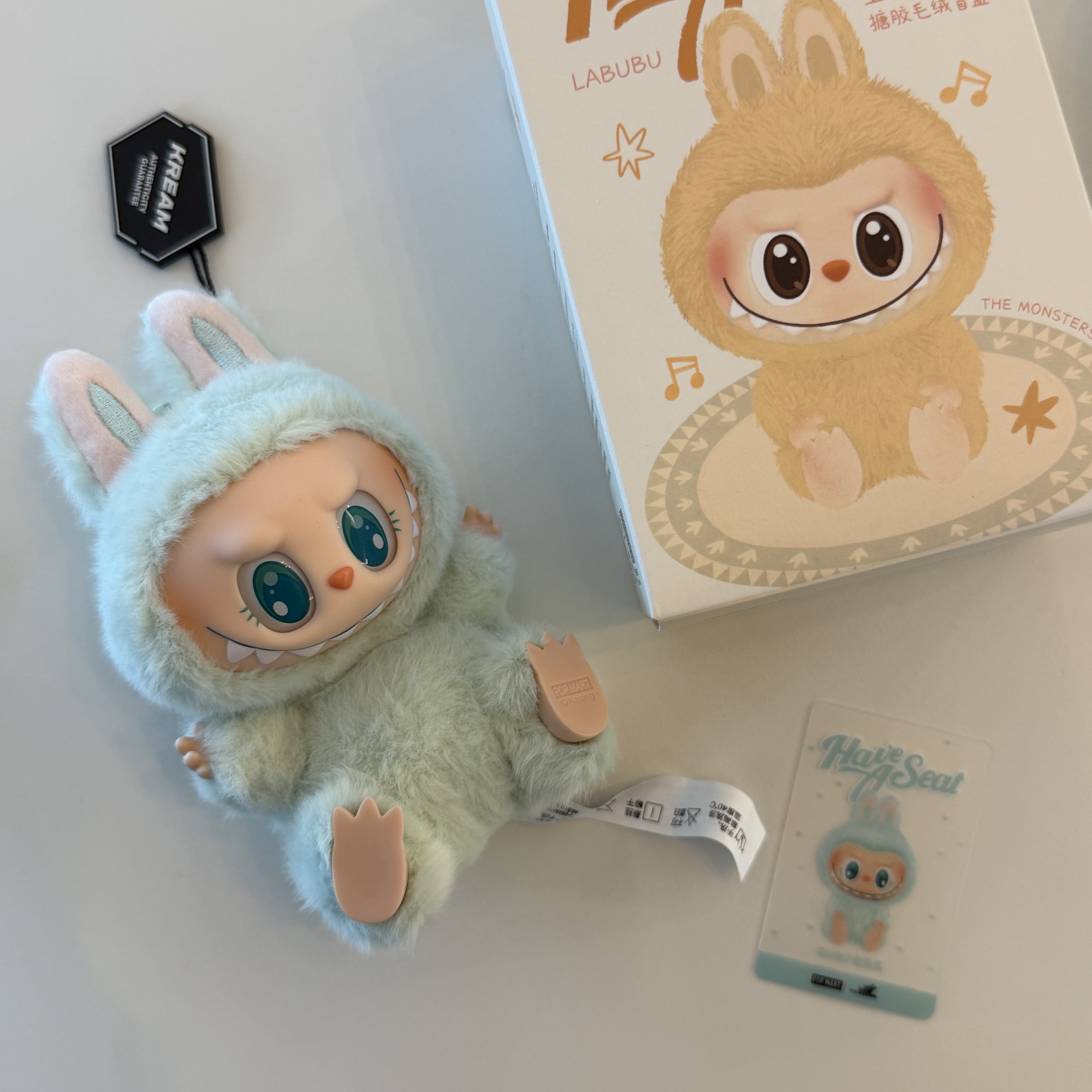 Pop Mart Labubu Let's Play Together Doll Series Ququ Keyring (Opened Case) 착용 스타일