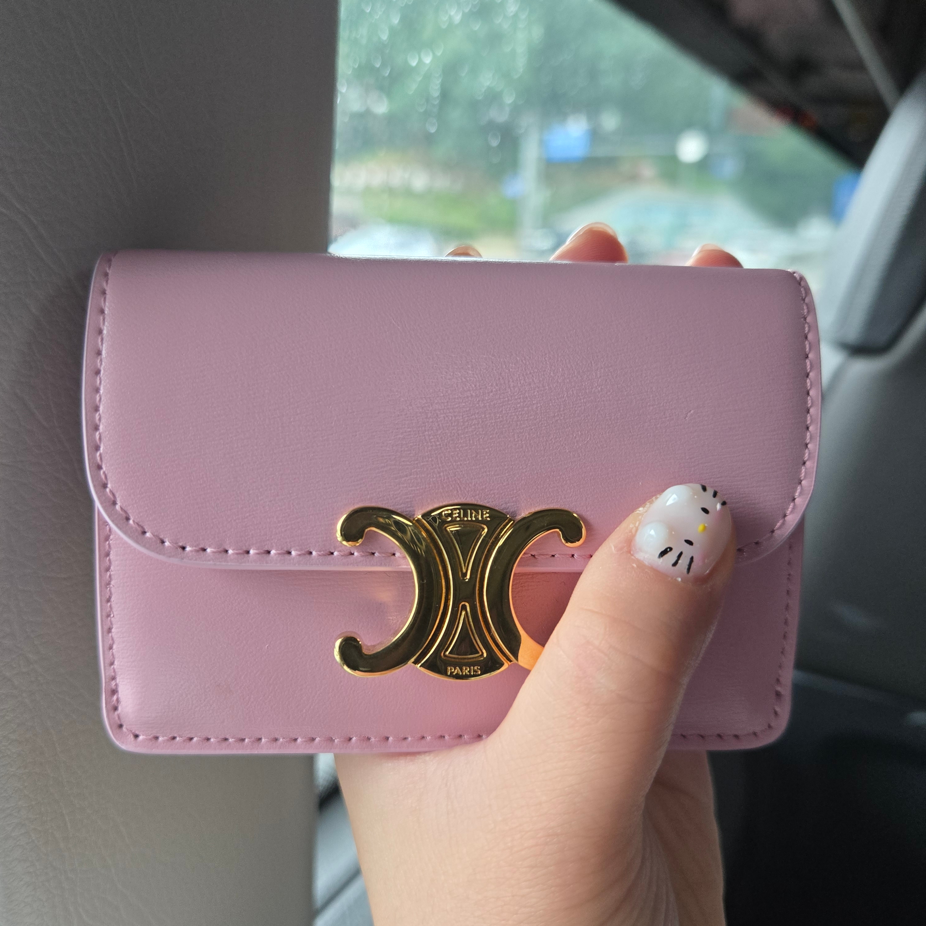 Celine Card Holder with Flap Triomphe in Shiny Calfskin Silk Pink 착용 스타일