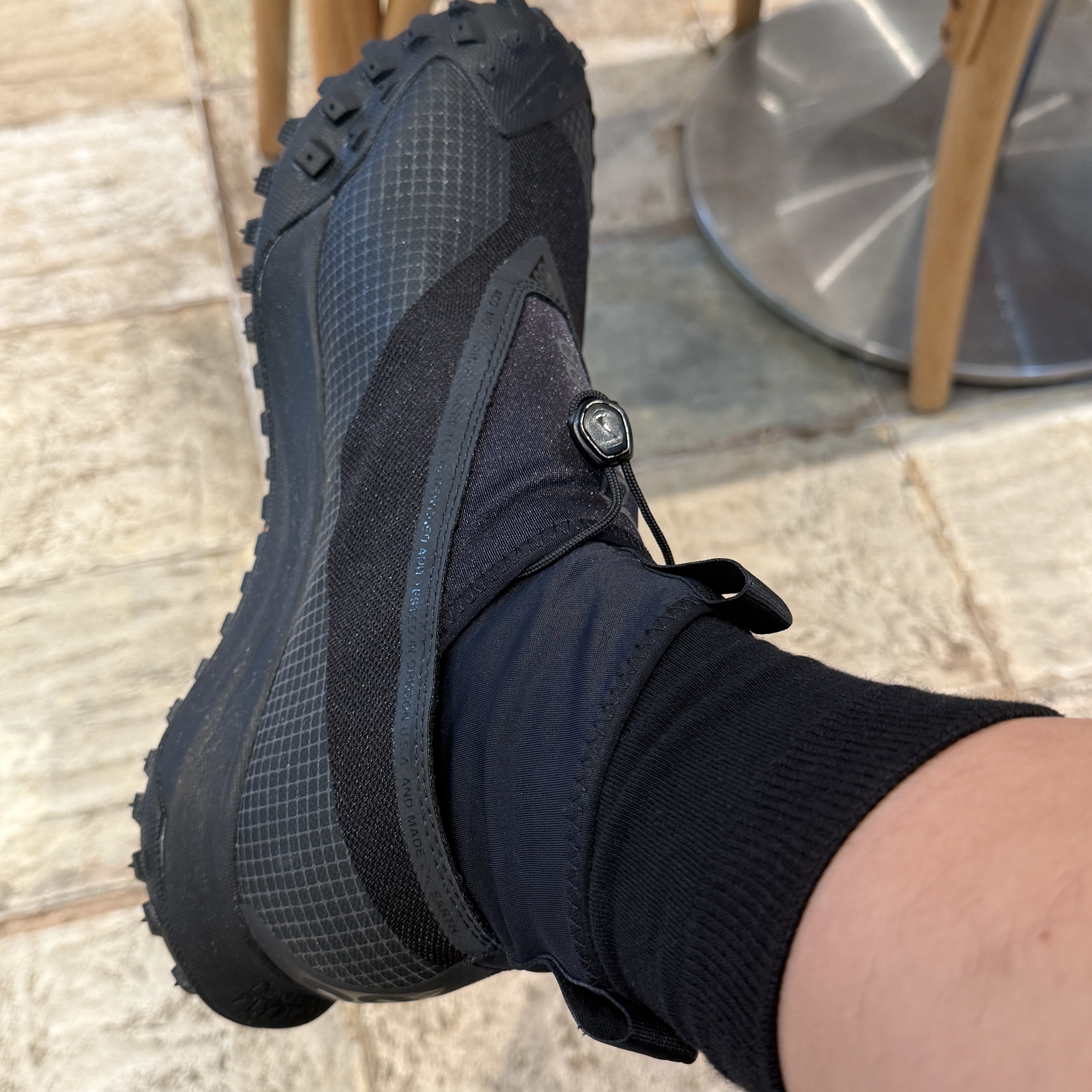 Nike ACG Mountain Fly Gore-Tex Black and Dark Grey 착용 스타일 - 1