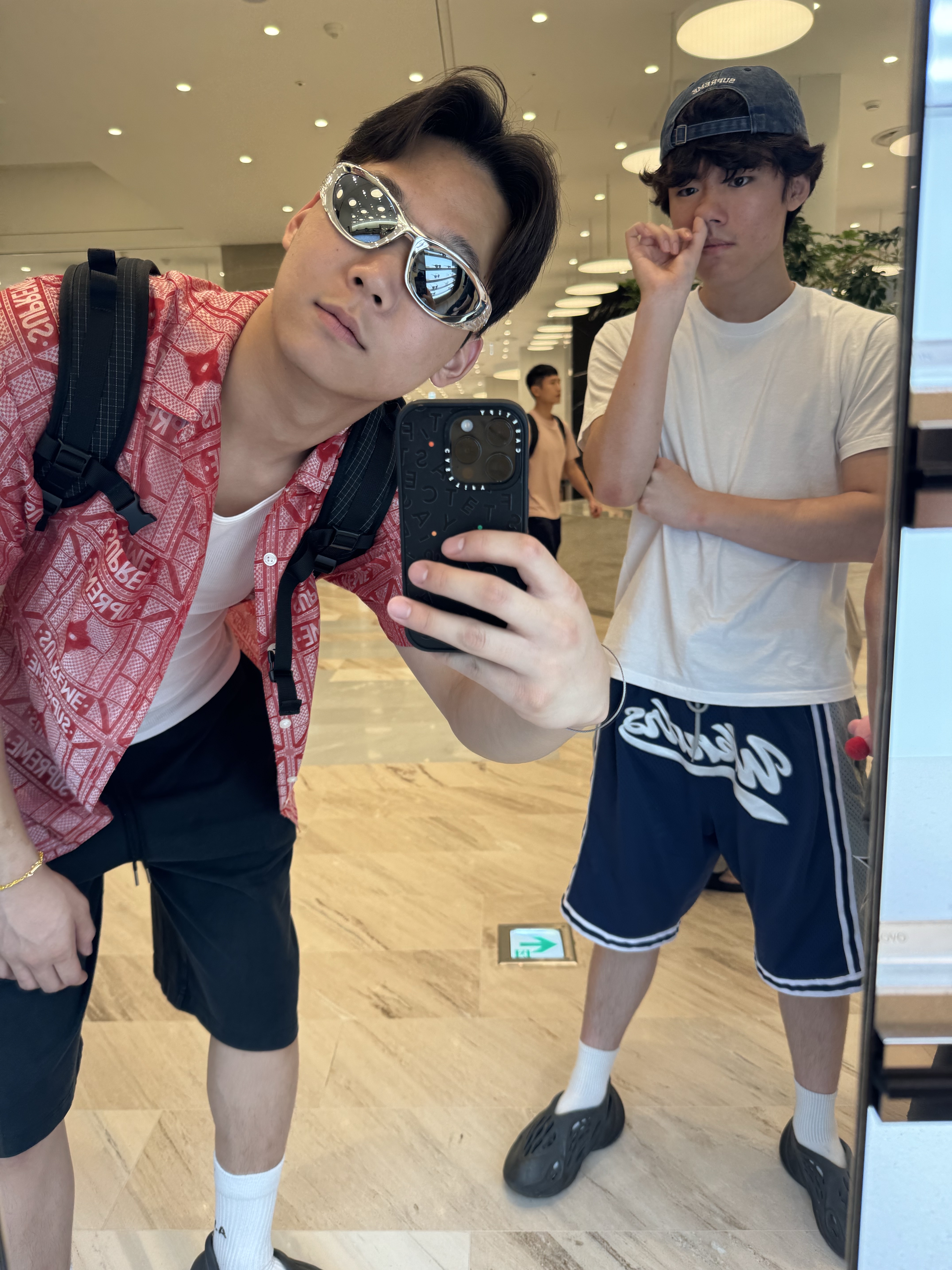 Supreme Tray Jacquard S/S Shirt Red - 24SS, Supreme Hanes Tagless Tank Tops White (3 Pack) 착용 스타일
