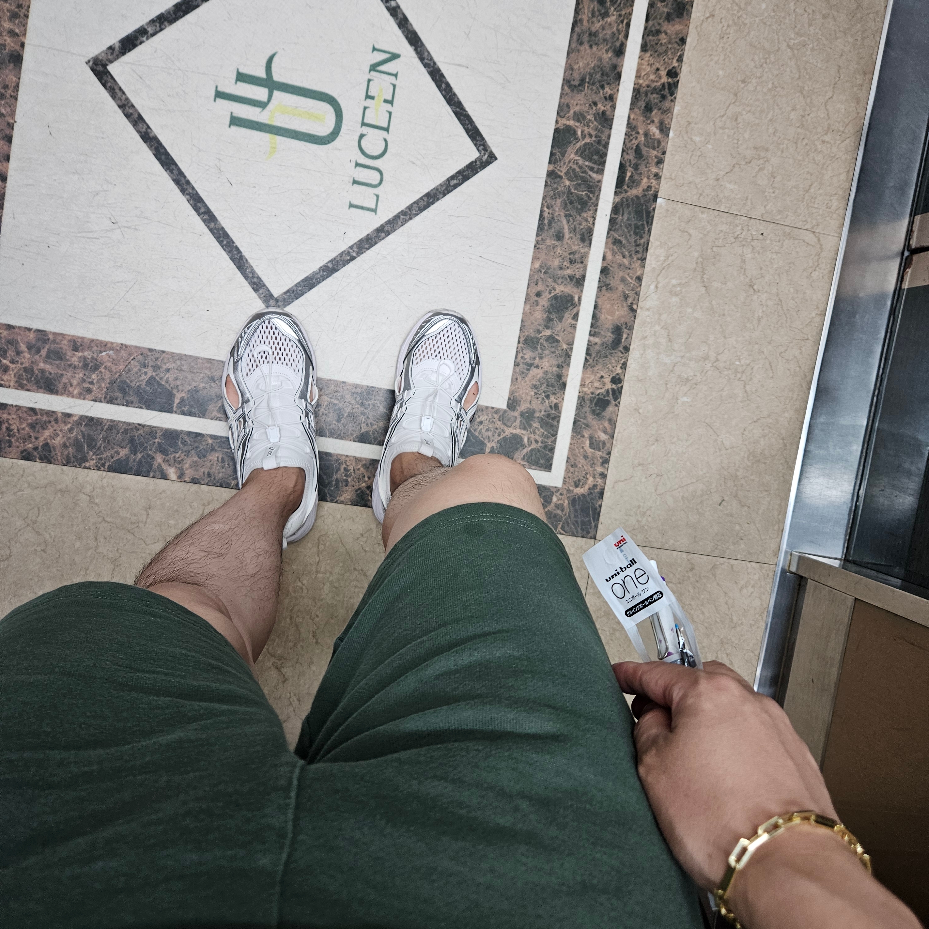 Asics GT-2160 Breeze White Pure Silver, Gucci Interlocking G Necklace 18K Yellow Gold 착용 스타일 - 5