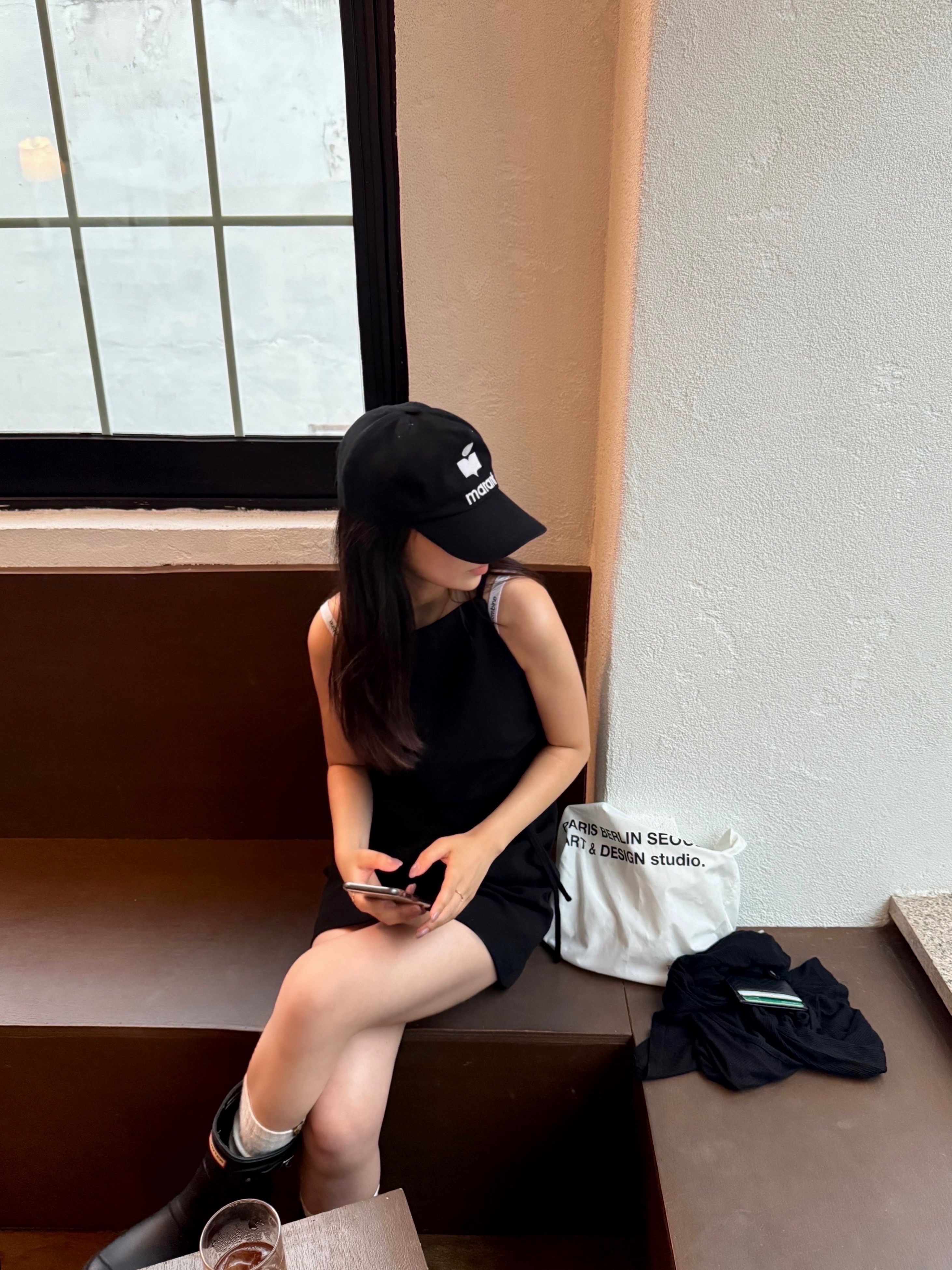 (W) Hunter Original Short Rain Boots Black, (W) Isabel Marant Tyron Logo Cap Black Ecru - 23SS 착용 스타일 - 1