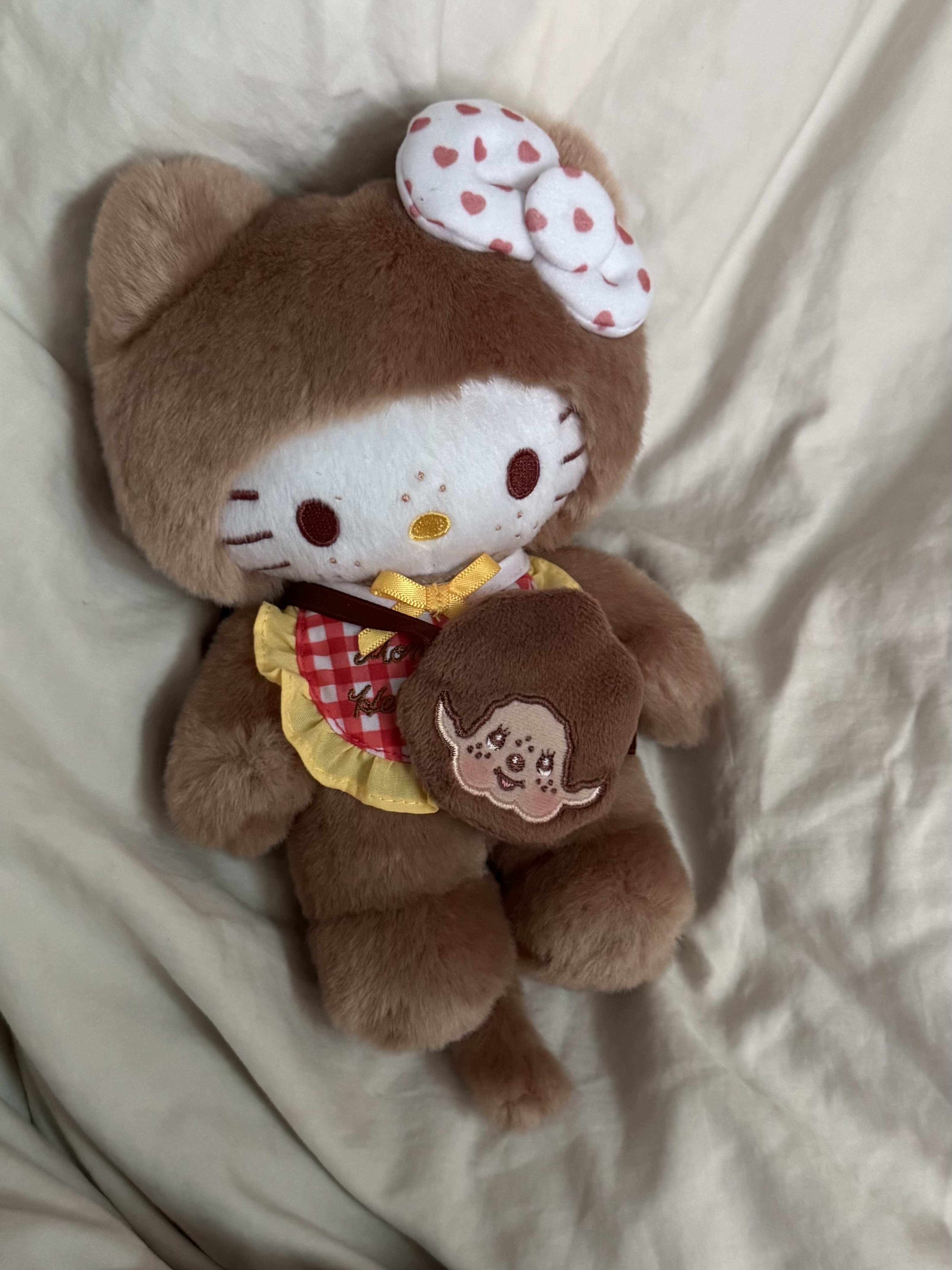 Monchhichi x Hello Kitty Gingham Check S Doll Brown 착용 스타일 - 3