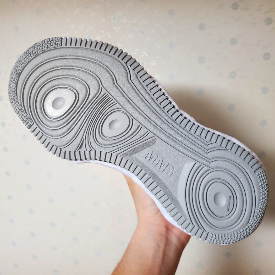 Maison Mihara Yasuhi Wayne OG Sole Sneakers White 착용 스타일 - 3
