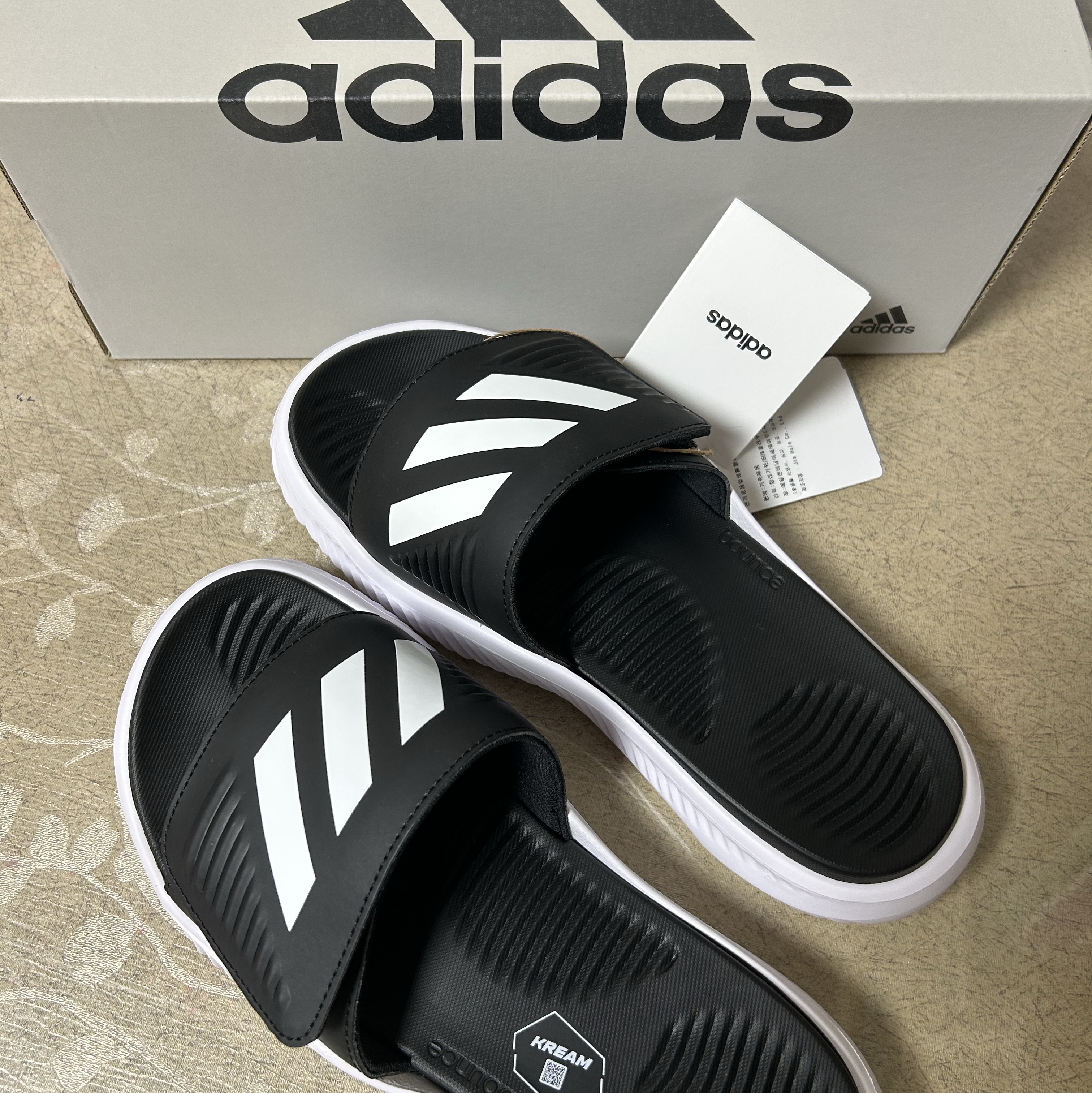 Adidas Alphabounce Slide Cloud White Core Black 착용 스타일