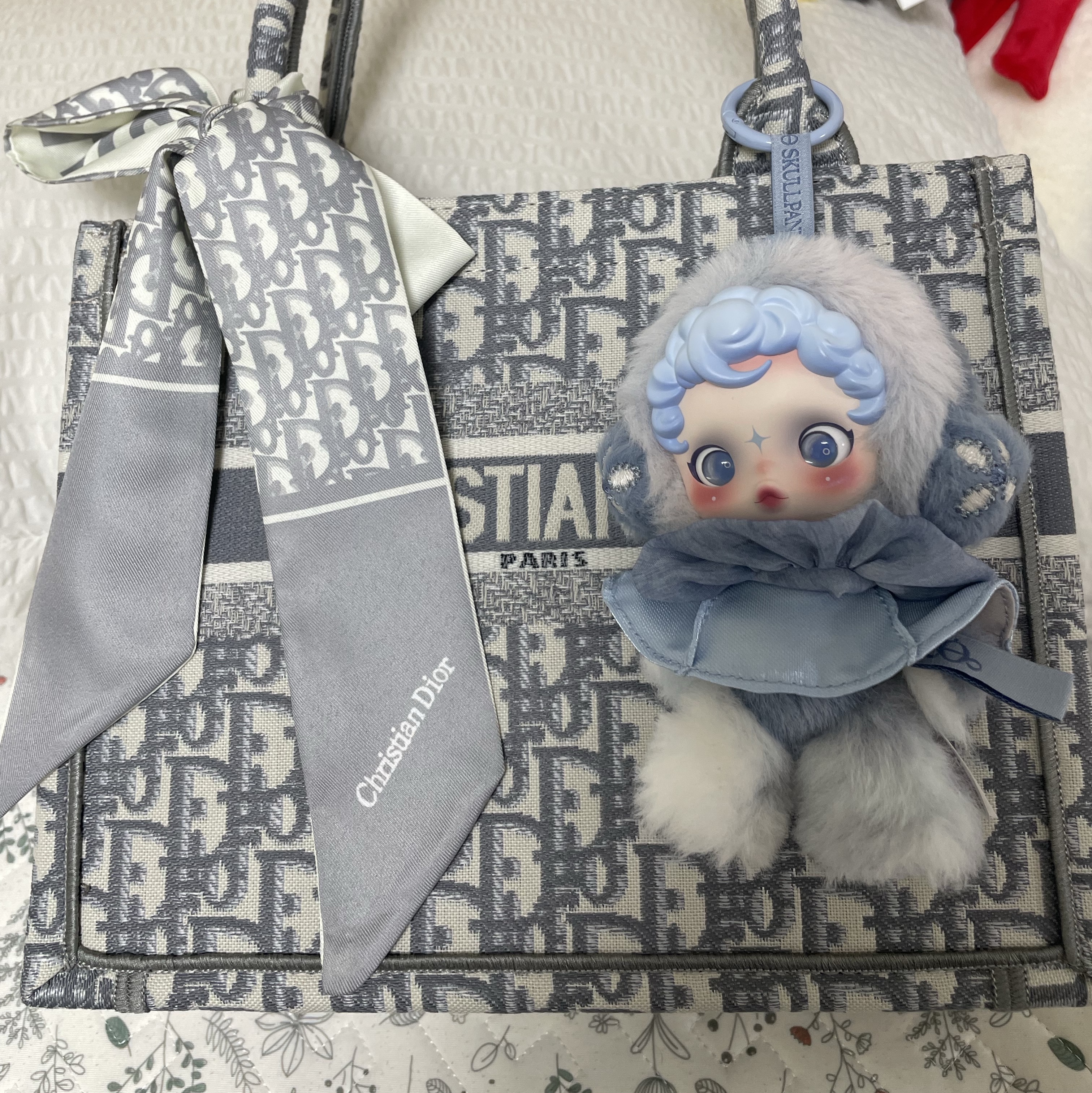 Pop Mart Skullpanda L’Impressionnisme Series Plush Doll (1 Blind Box) 착용 스타일 - 2