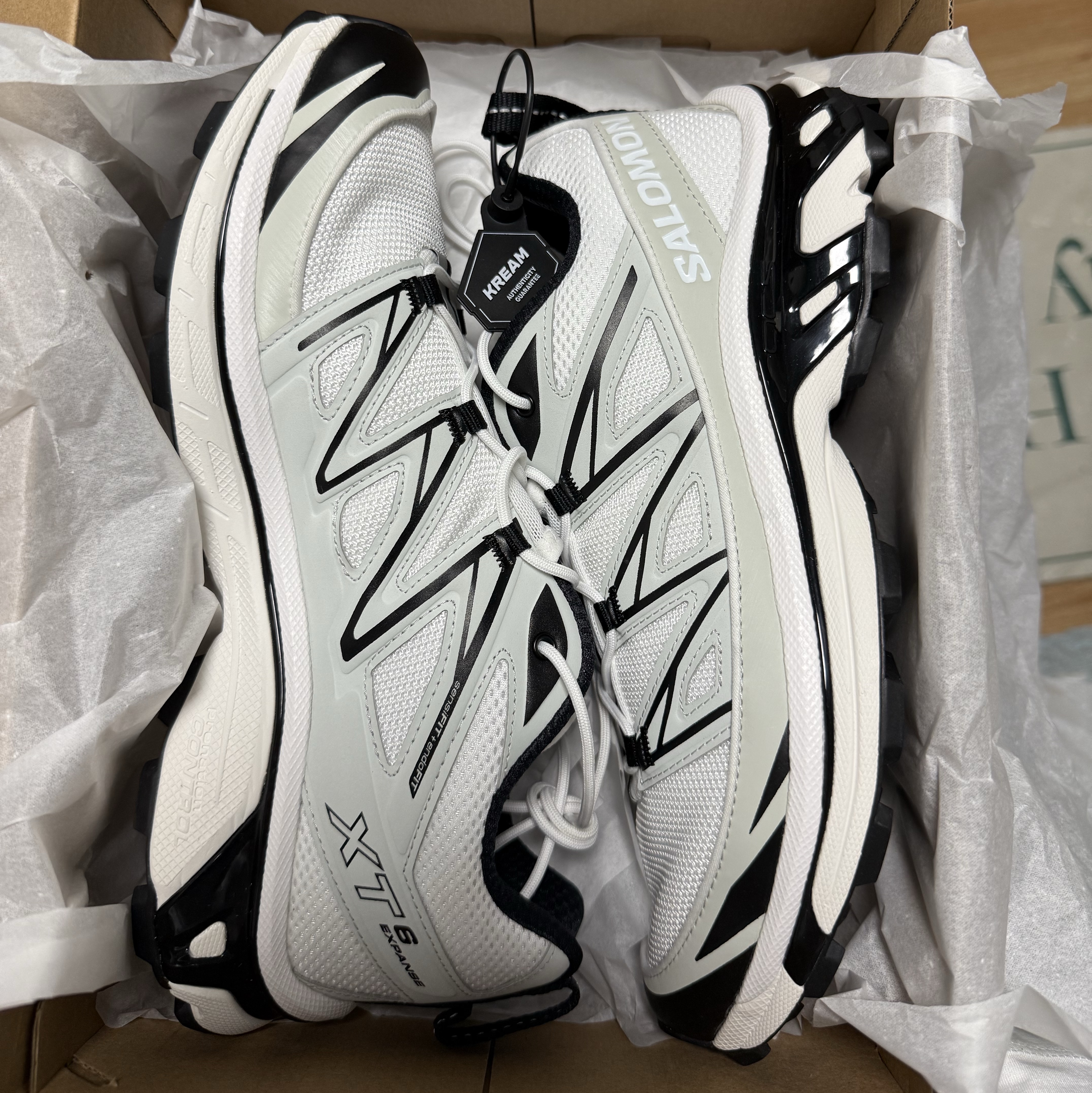 Salomon XT-6 Expanse White Metal Black 착용 스타일 - 1