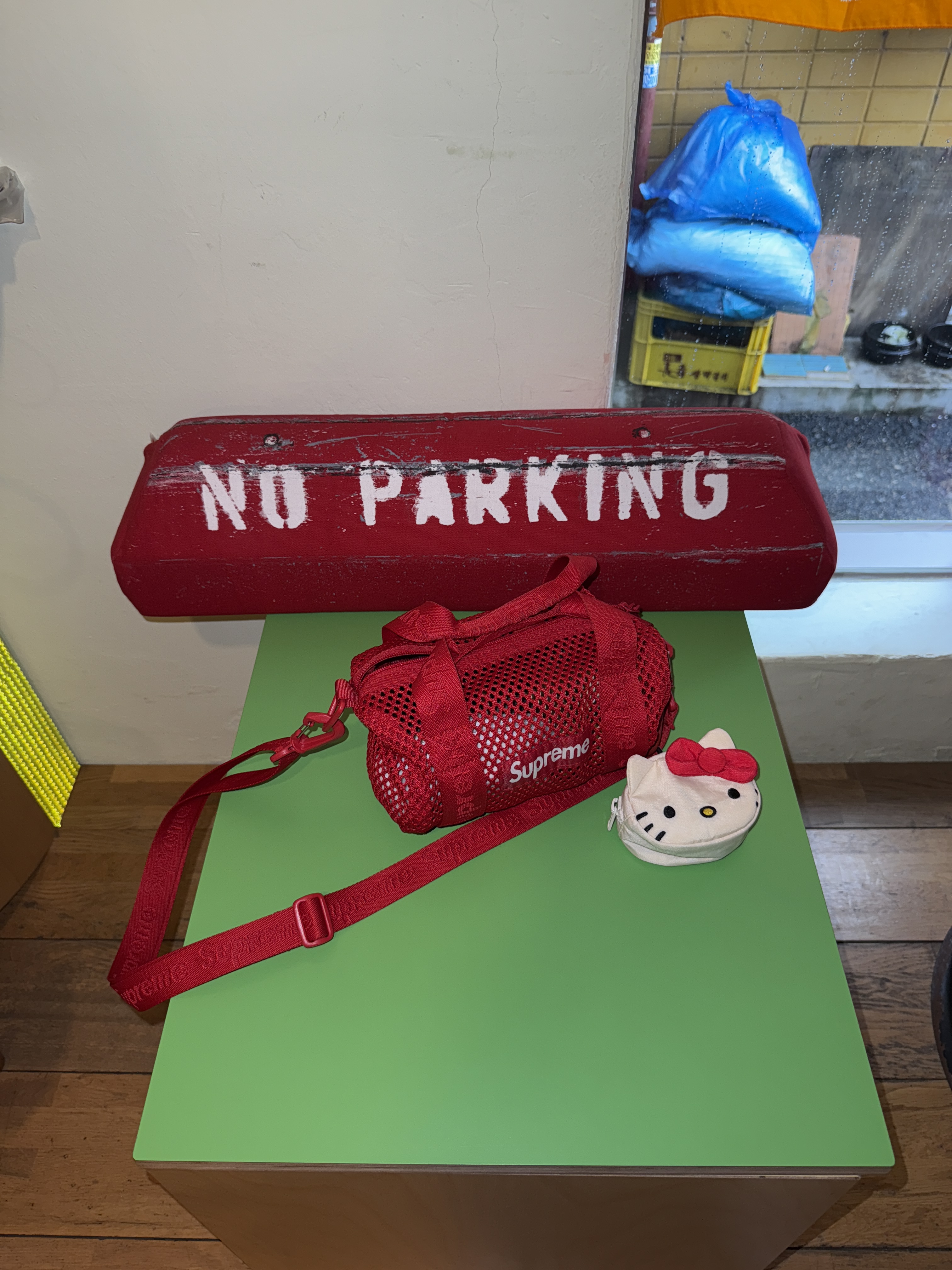 Supreme Mesh Mini Duffle Bag Red - 25SS 착용 스타일