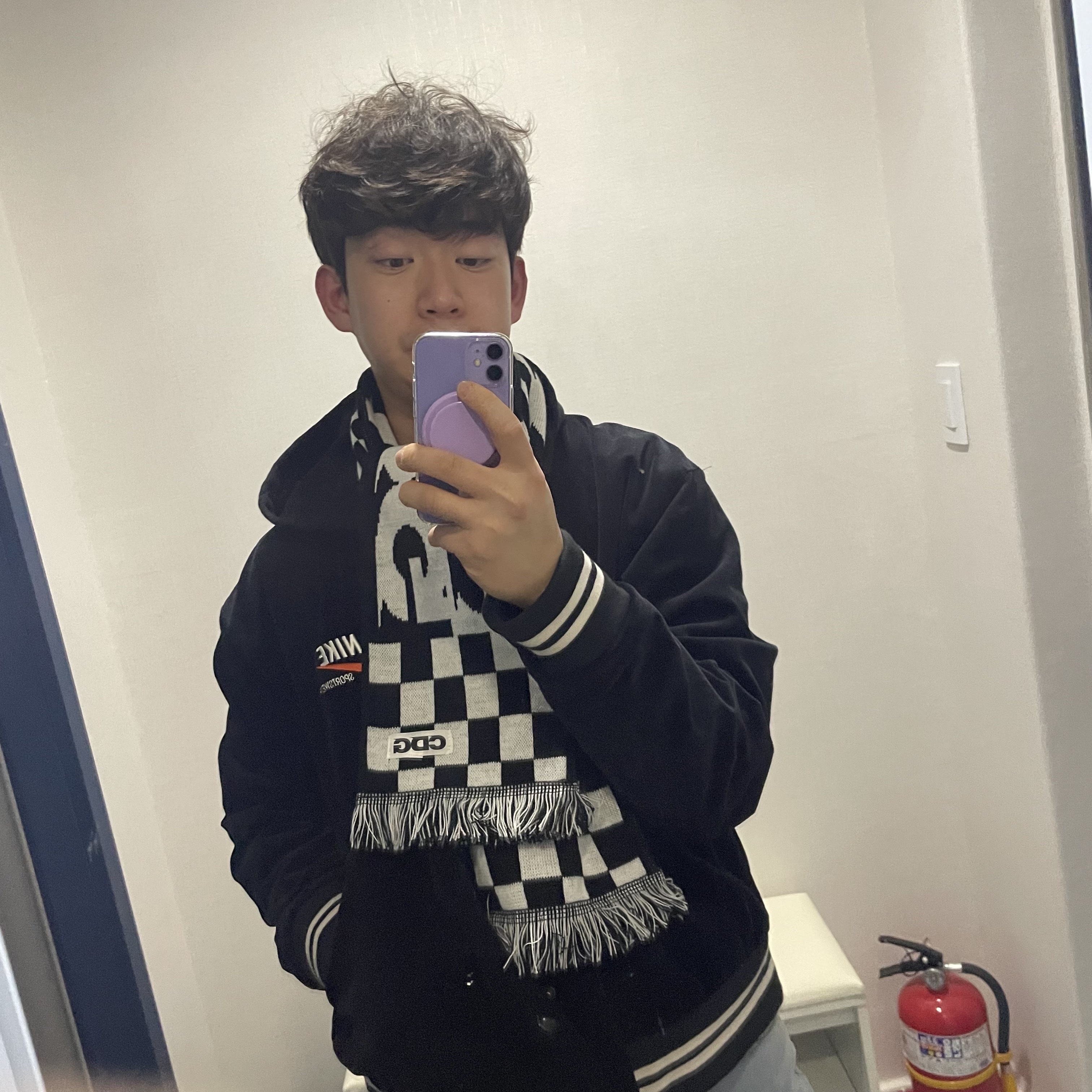 CDG Logo Check Muffler White Black, Nike NSW Trend Bomber Jacket Black - Asia 착용 스타일 - 2