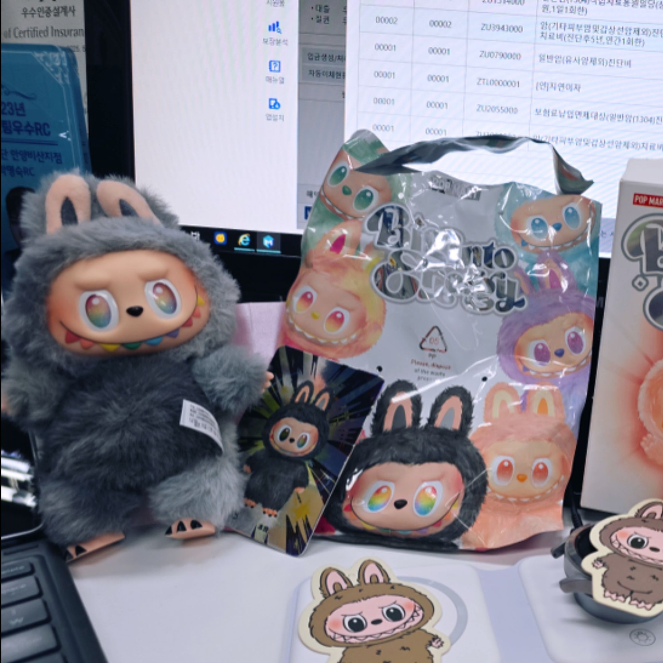 Pop Mart Labubu The Monsters Highlight Series ID Keyring (Opened Case) 착용 스타일 - 3