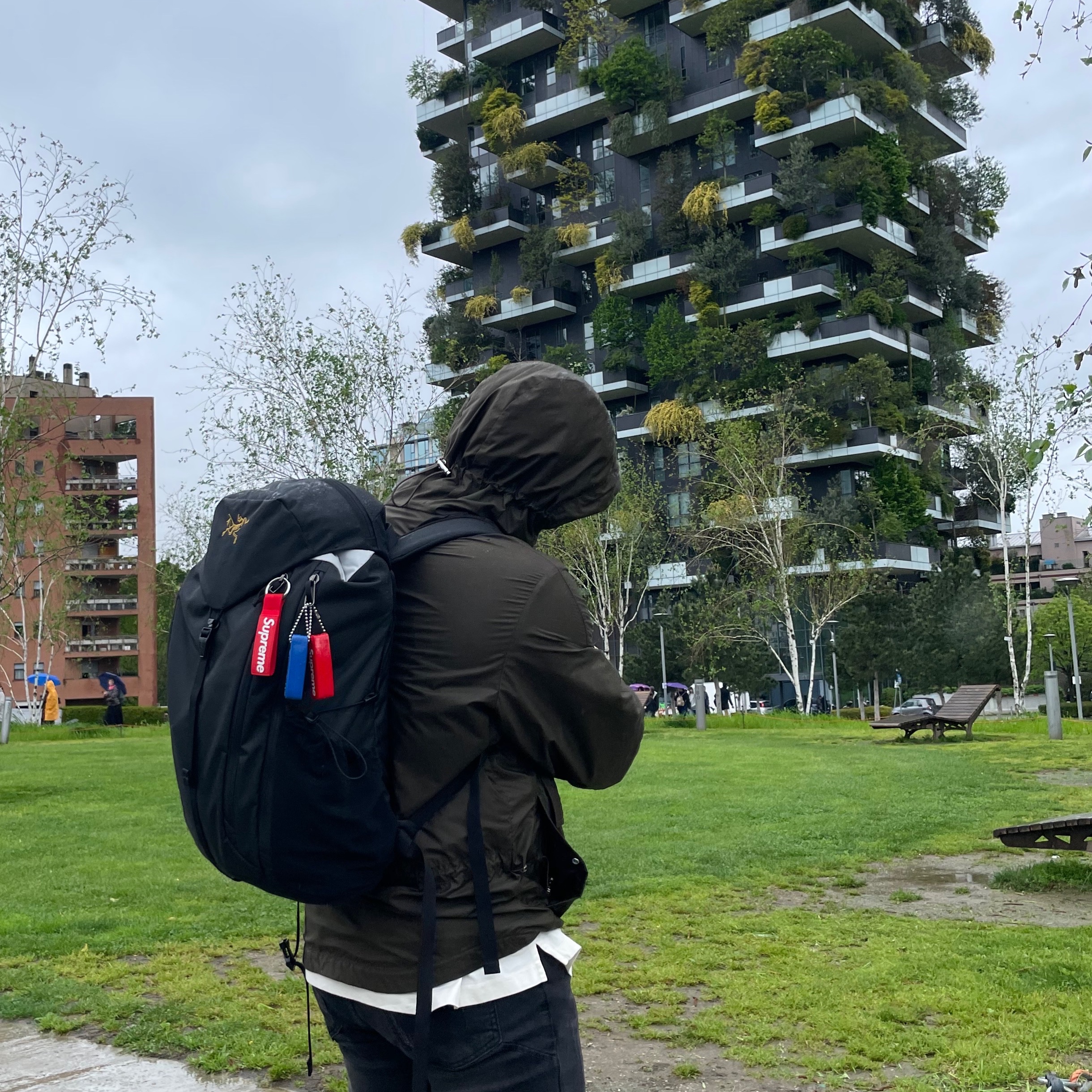 Arc'teryx Mantis 20 Backpack Black 착용 스타일 - 2