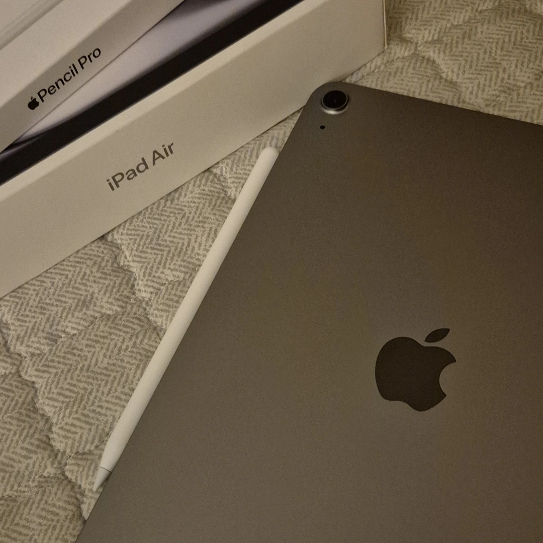Apple iPad Air 7th Gen 11-inch Wifi 128GB Space Gray (Korean Ver.), Apple Pencil Pro (Korean Ver.) 착용 스타일