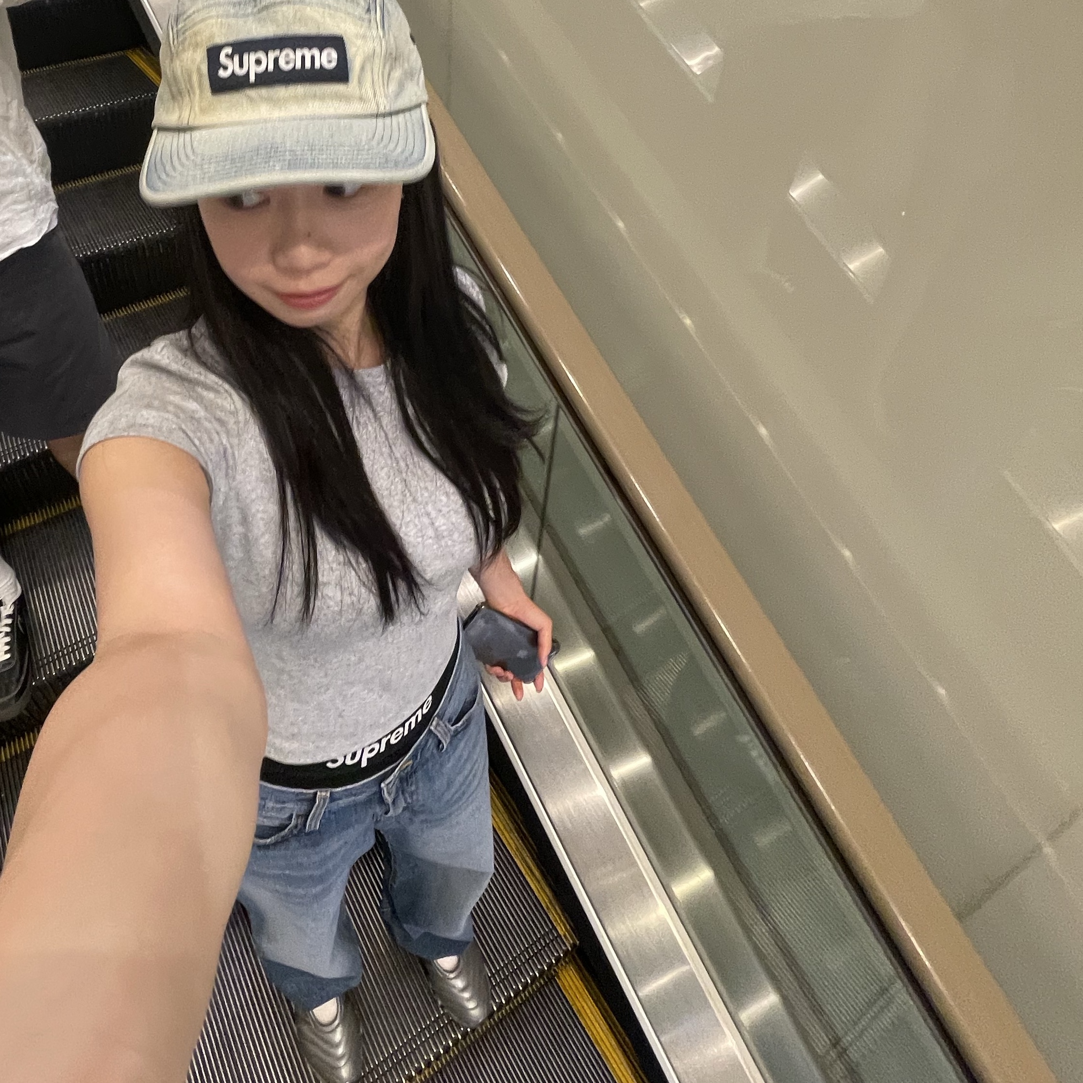 Supreme Washed Chino Twill Camp Cap Dirty Indigo - 24SS, Supreme Hanes Boxer Briefs Black (4 Pack) 착용 스타일 - 2