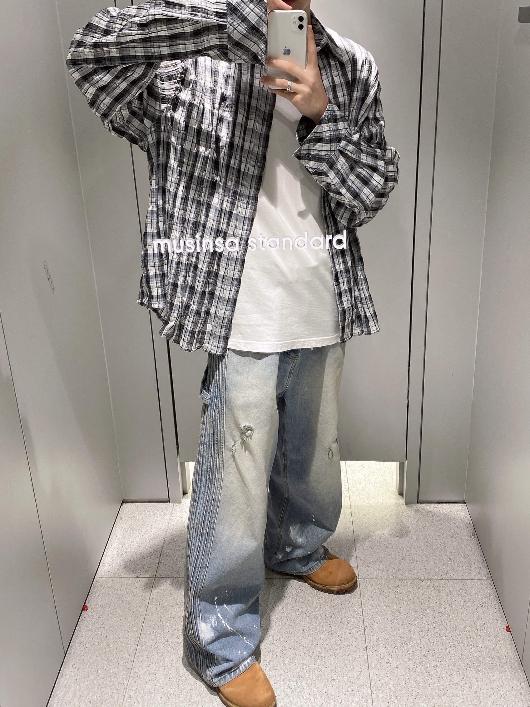 Undermycar Mu.36 Anti Fxxking Logo Play Basic Long Sleeve Check Shirts Blue Black, [더블적립]Farfromwhat Far Washed Pin Tuck Jeans Blue 착용 스타일 - 2