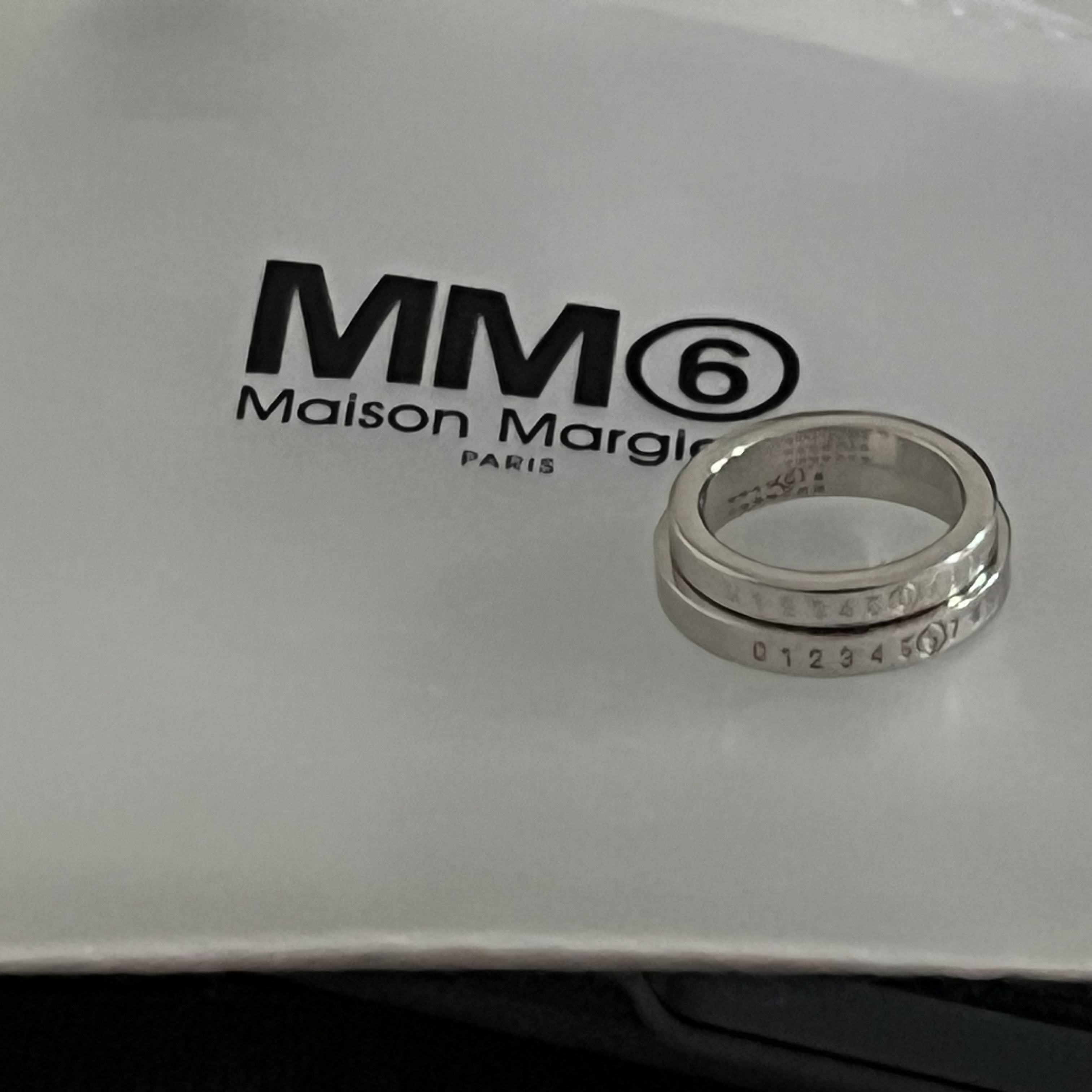 (W) MM6 Maison Margiela Numeric Minimal Signature Ring Silver Palladium 착용 스타일 - 2