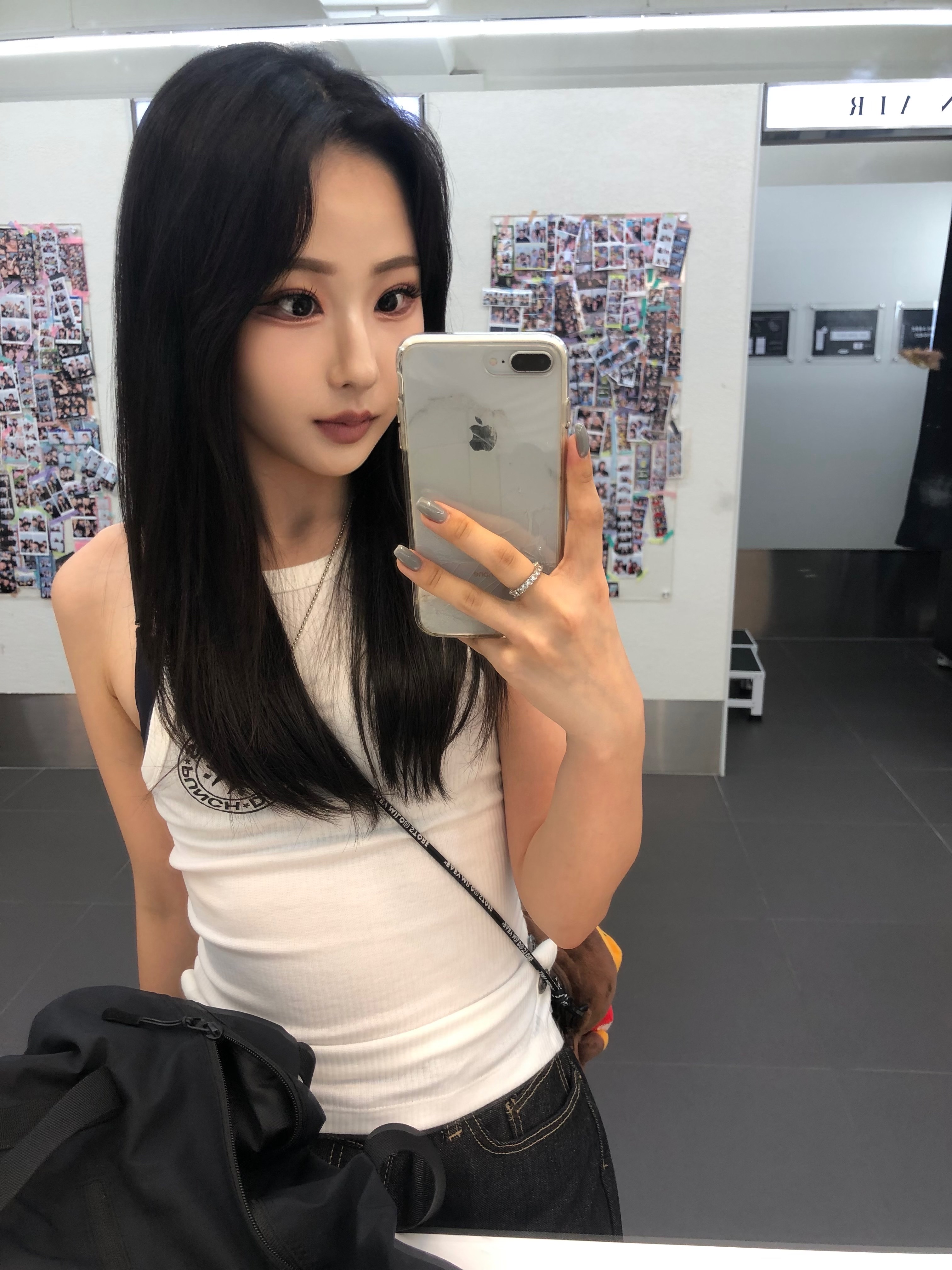 Punch Drunk Parties Mother's Worry Tank Top White, BAPE Baby Milo Plush Mobile Bag Brown 착용 스타일 - 3
