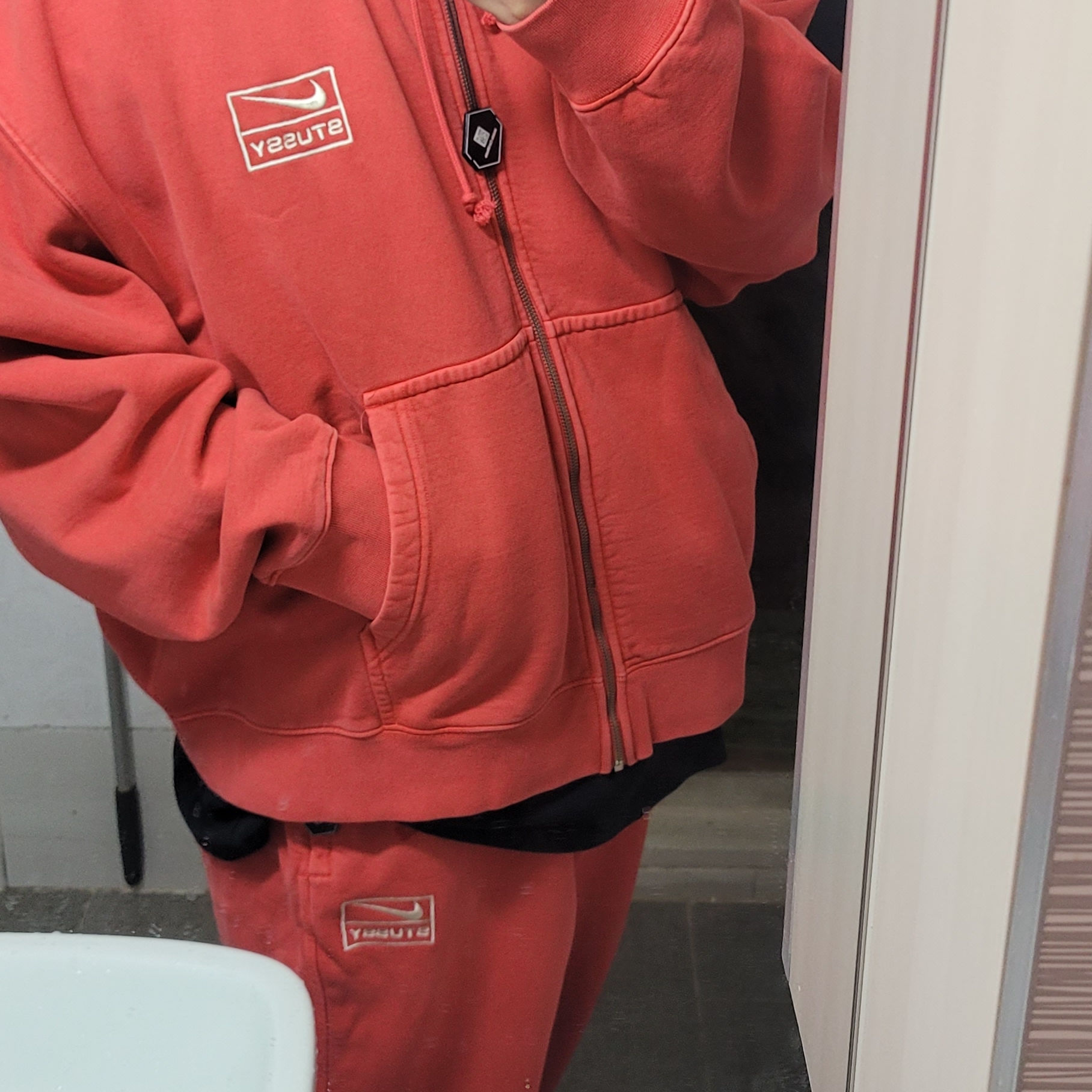 Nike x Stussy Pigment Dyed Fleece Pants Habanero Red (FJ9157-642) 착용 스타일 - 2
