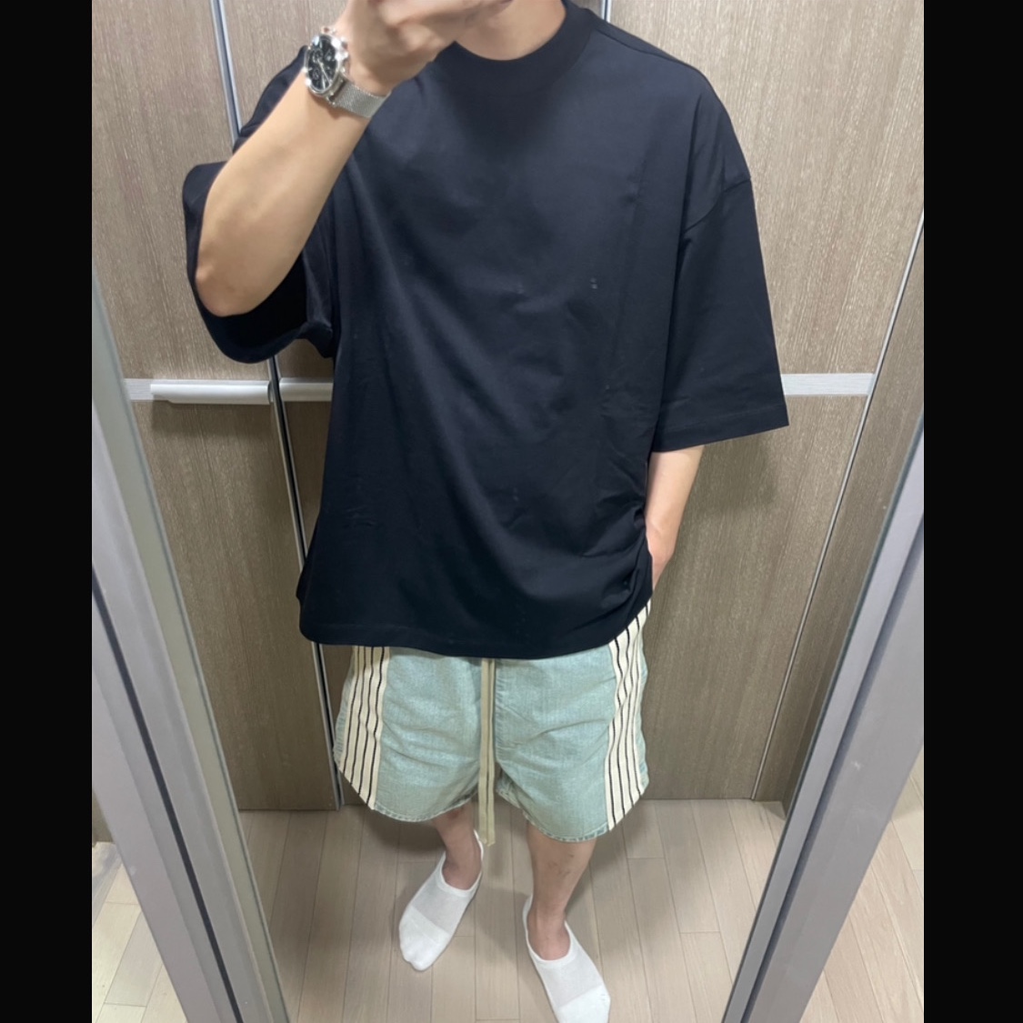 Fear of God Striped Insert Shorts Blue, Fear of God The Lounge T-Shirt Black 착용 스타일