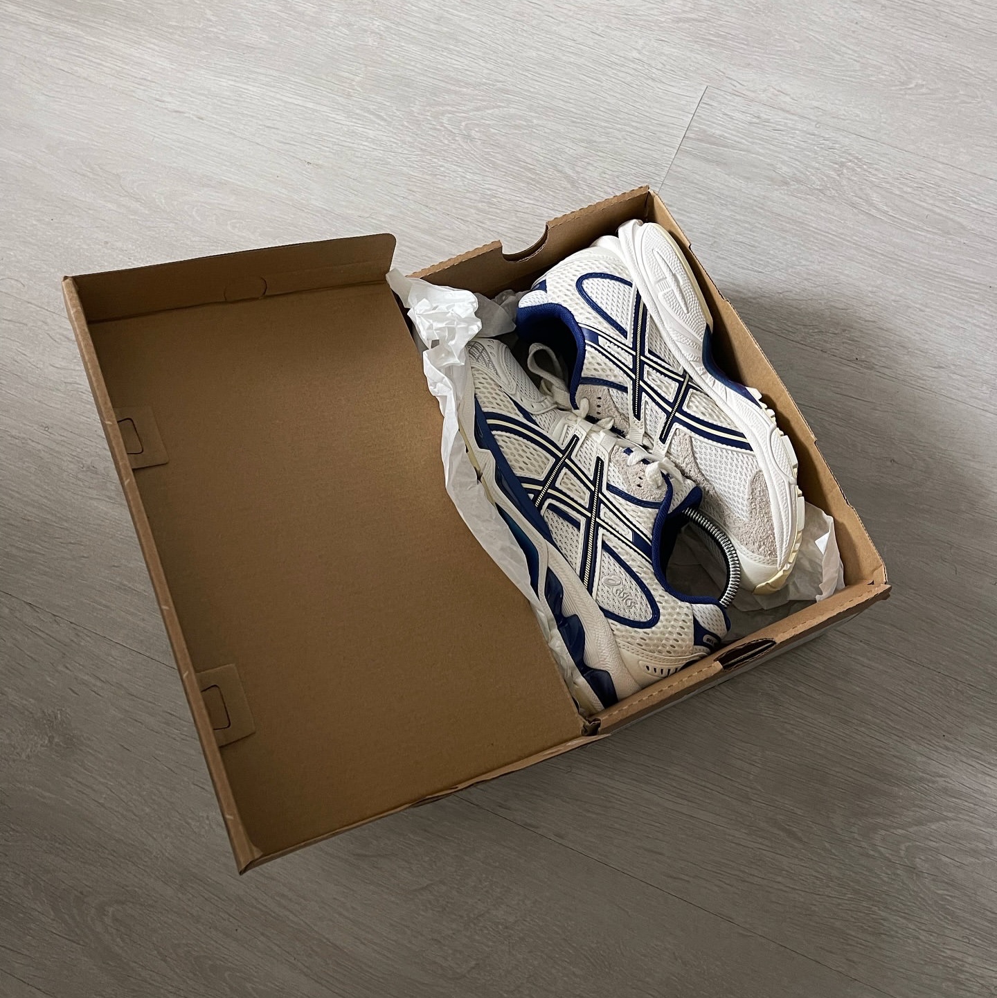 Asics x END. Gel-Nimbus 10.1 Snow White Sodalite Blue 착용 스타일 - 5