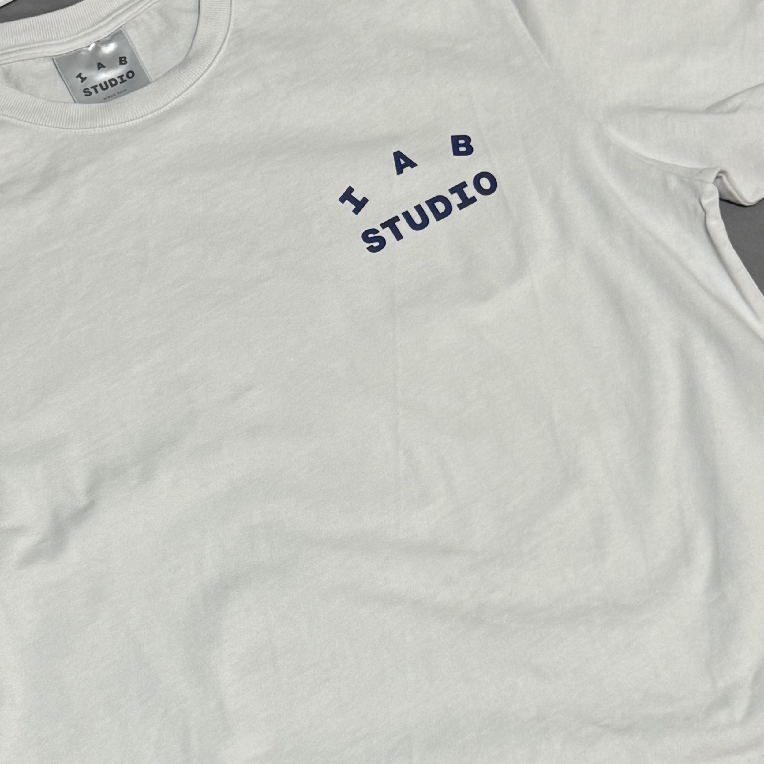 IAB Studio T-Shirt White Navy - 22FW 착용 스타일