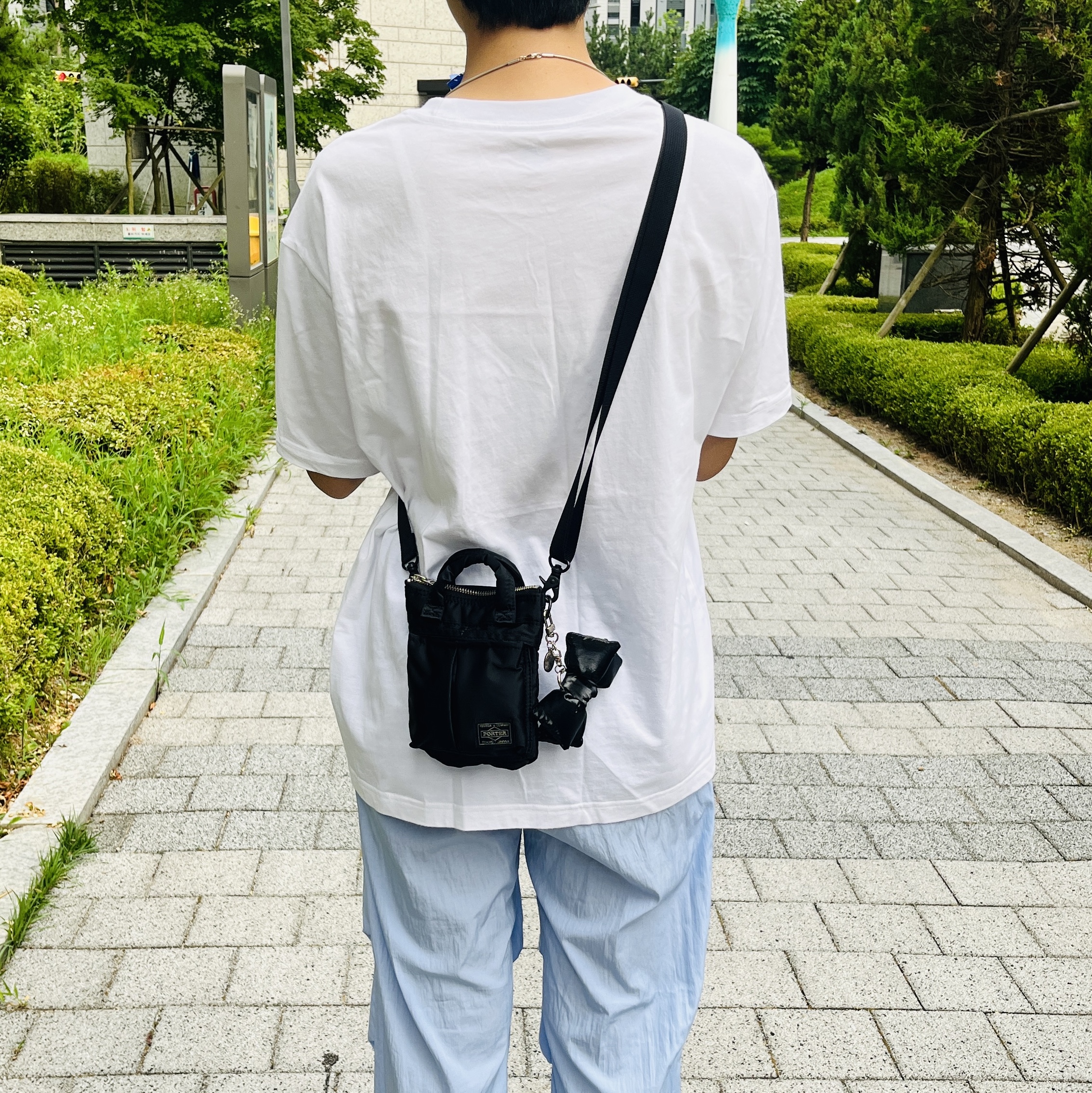 Porter Howl Helmet Bag Mini Black, Human Made T-Shirts White (3 Pack) 착용 스타일