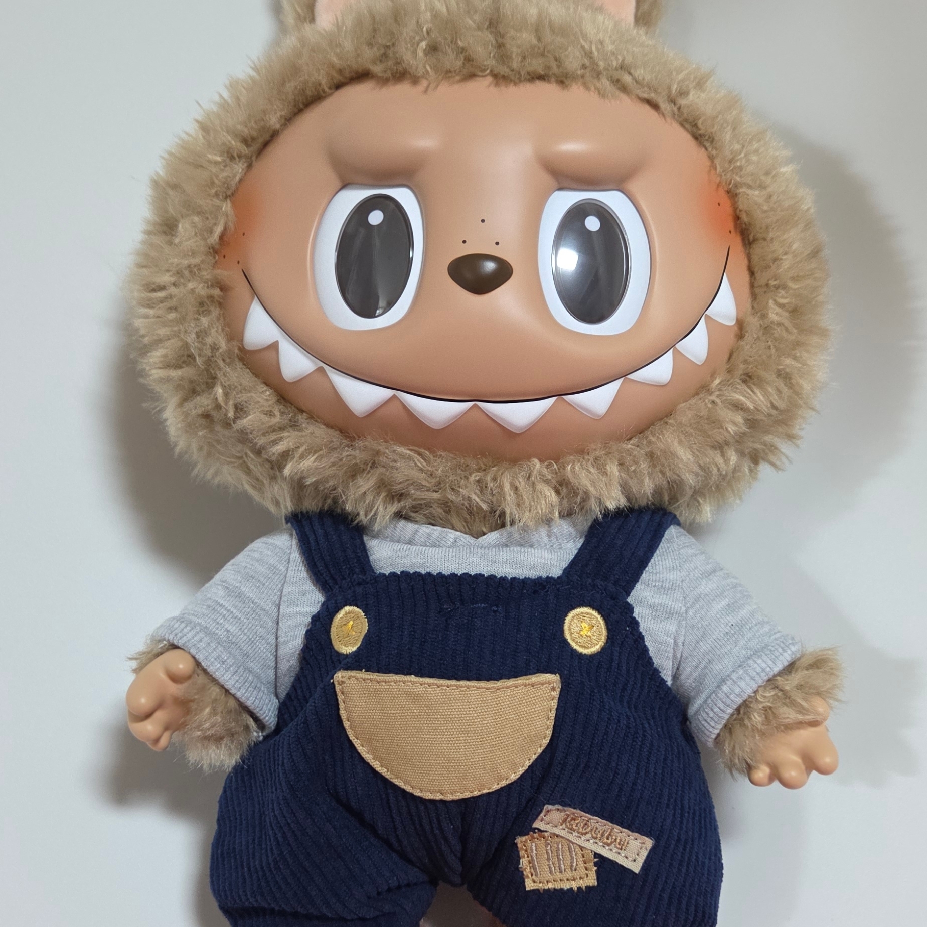 Pop Mart Labubu Time To Chill Vinyl Plush Doll 착용 스타일 - 4