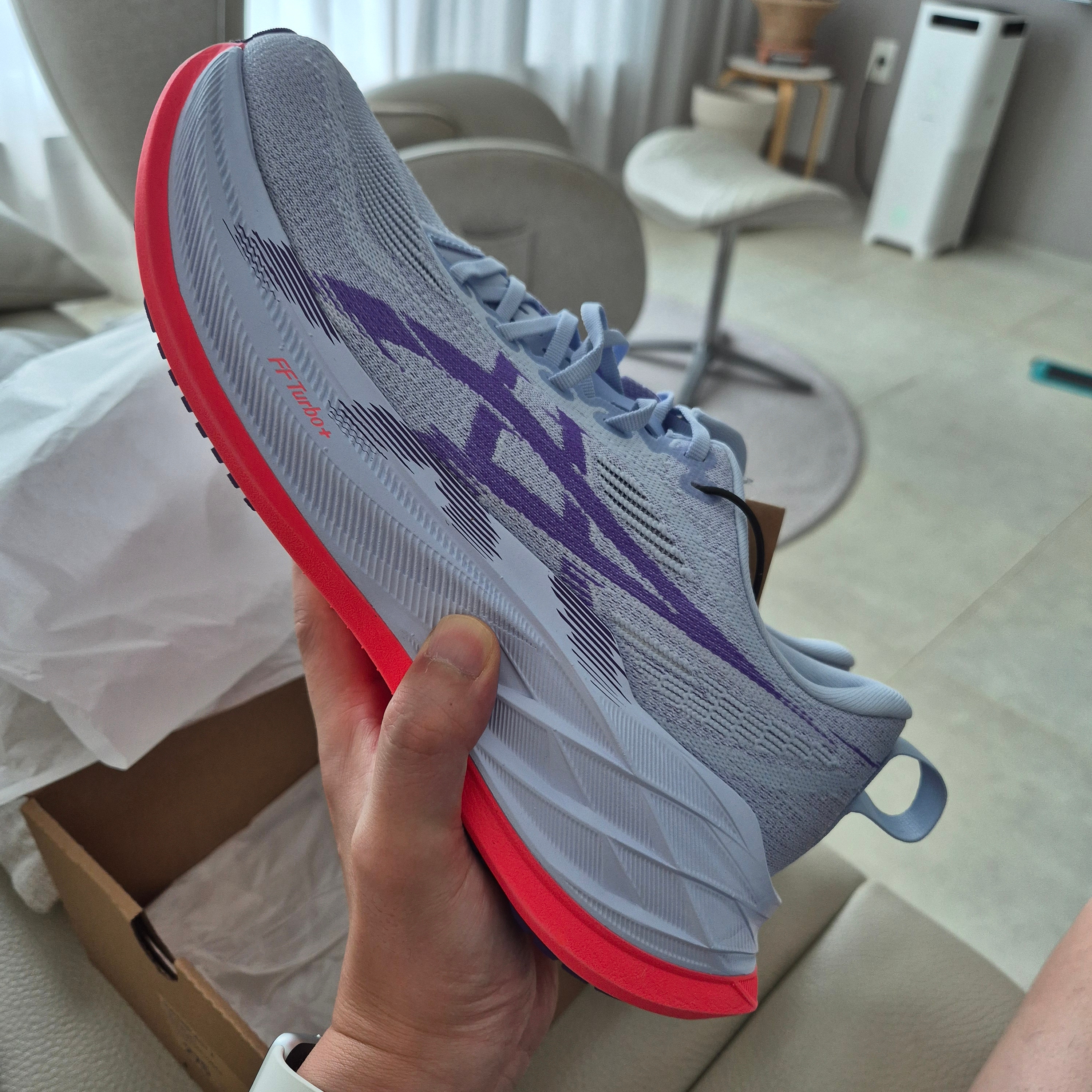 Asics Superblast 2 Blue Fade Edo Purple 착용 스타일