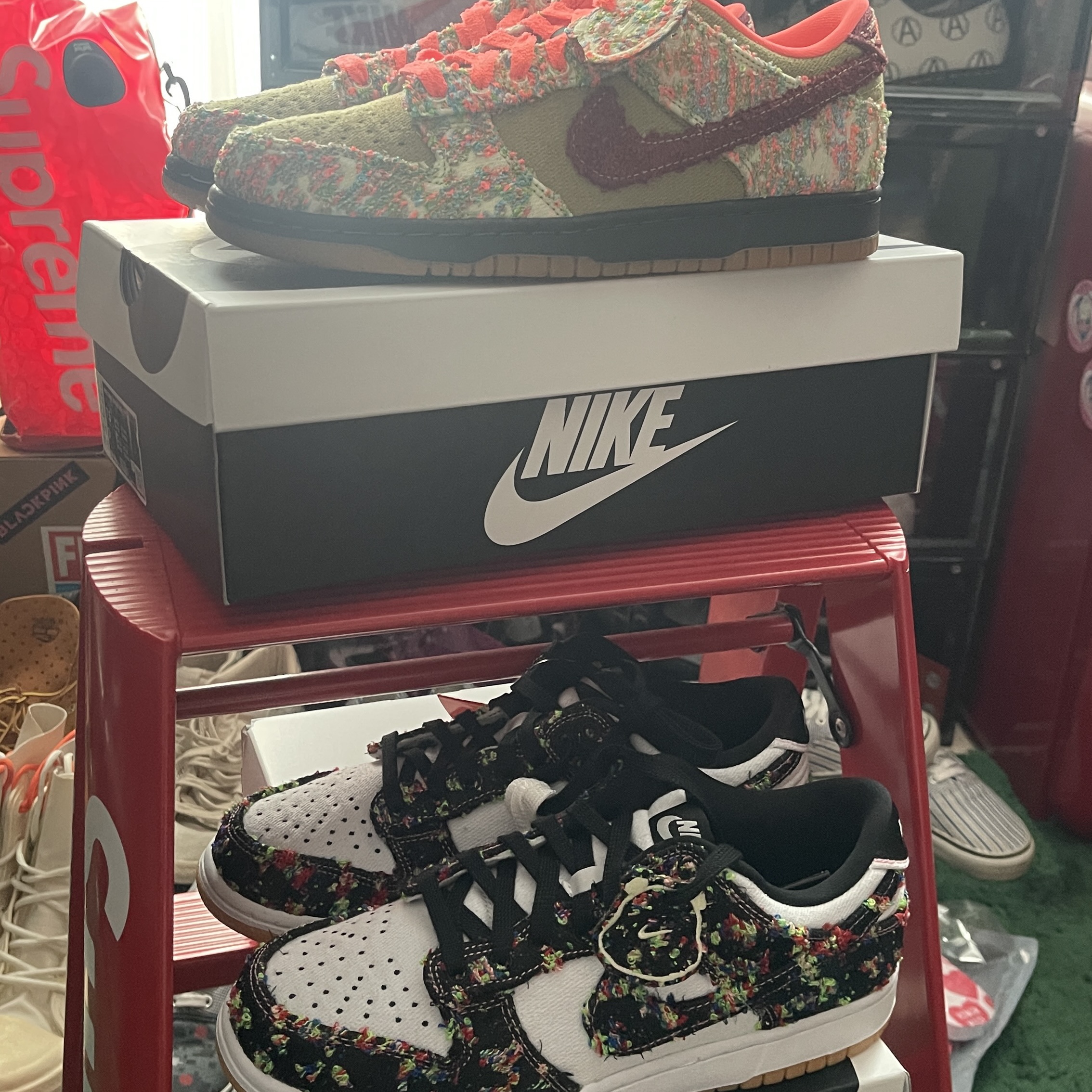 Nike Dunk Low White and Gum Yellow, Nike Dunk Low Green Curry and White 착용 스타일
